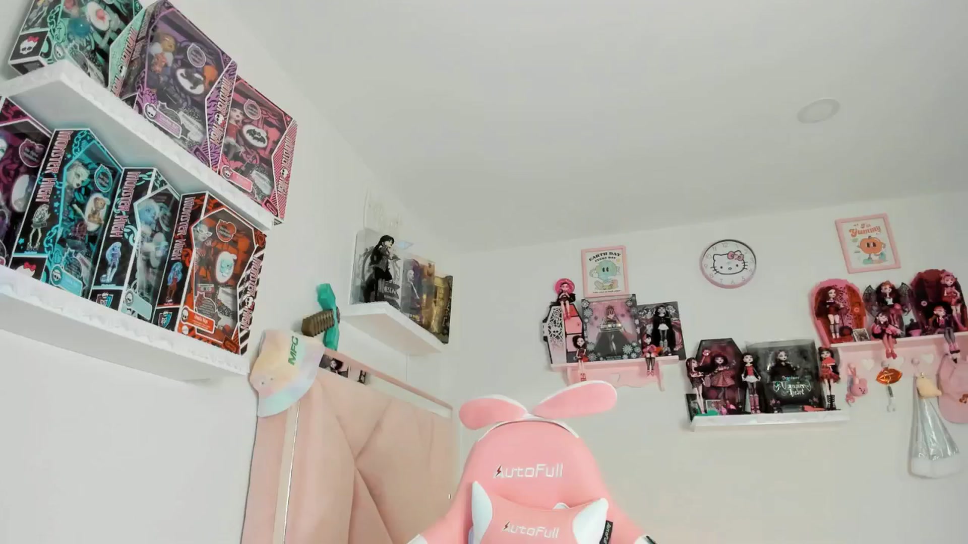 Gallery image thumbnail from Cherrycute666's myfreecams stream on, 12/24/2024, 04:12 image 13 of 20