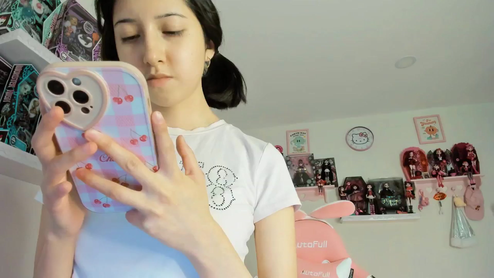 Gallery image thumbnail from Cherrycute666's myfreecams stream on, 12/24/2024, 04:12 image 7 of 20