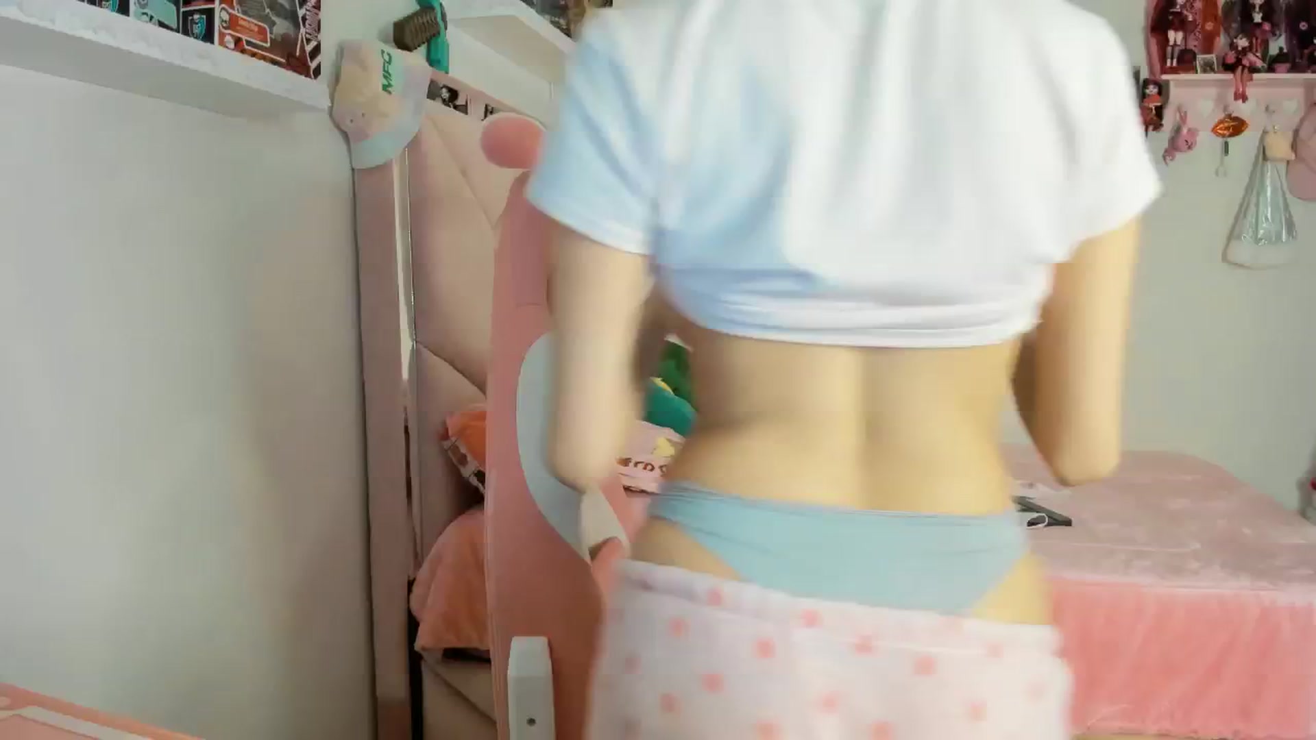 Gallery image thumbnail from Cherrycute666's myfreecams stream on, 12/24/2024, 10:40 image 3 of 20