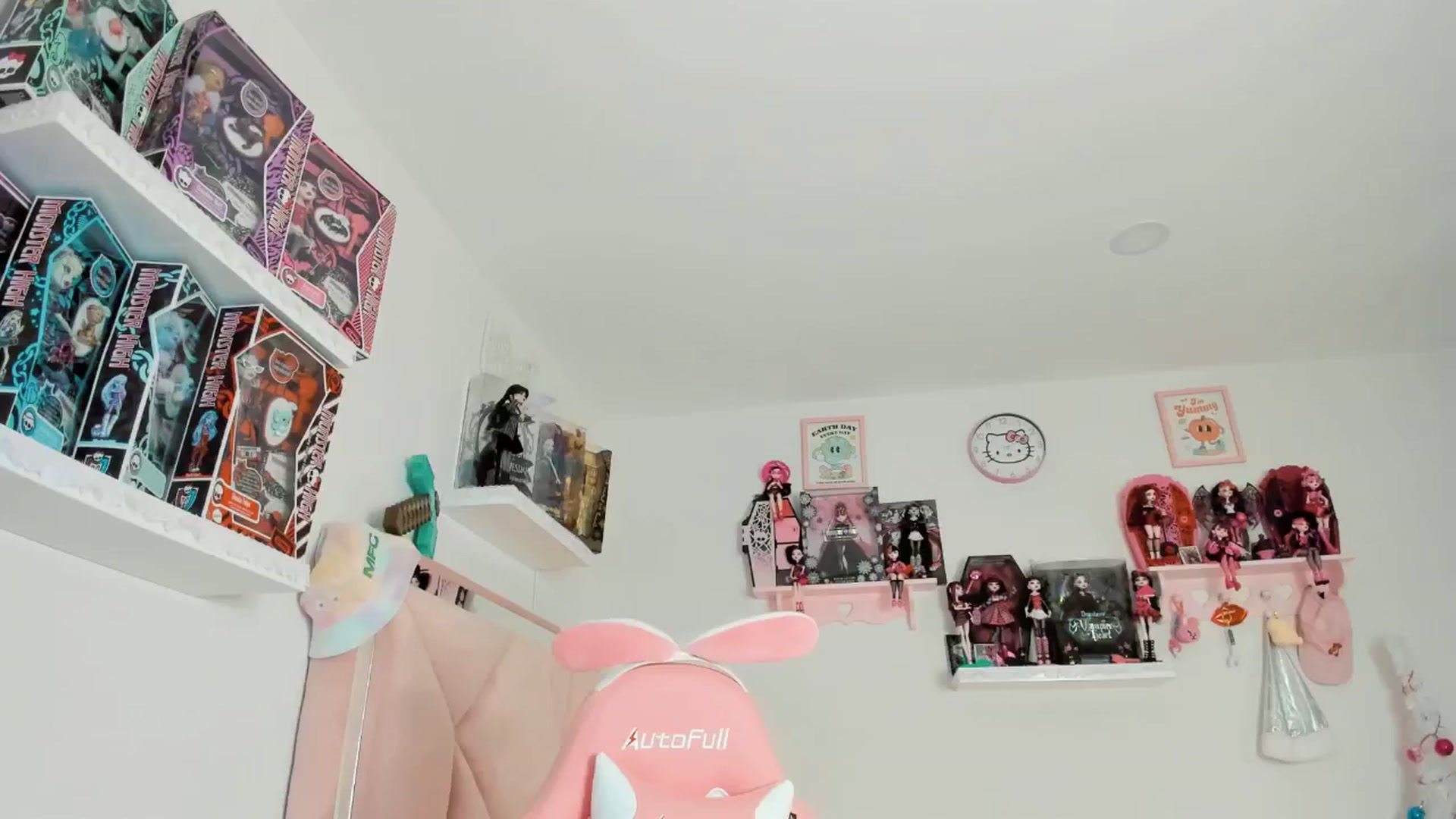 Gallery image thumbnail from Cherrycute666's myfreecams stream on, 12/24/2024, 10:40 image 11 of 20