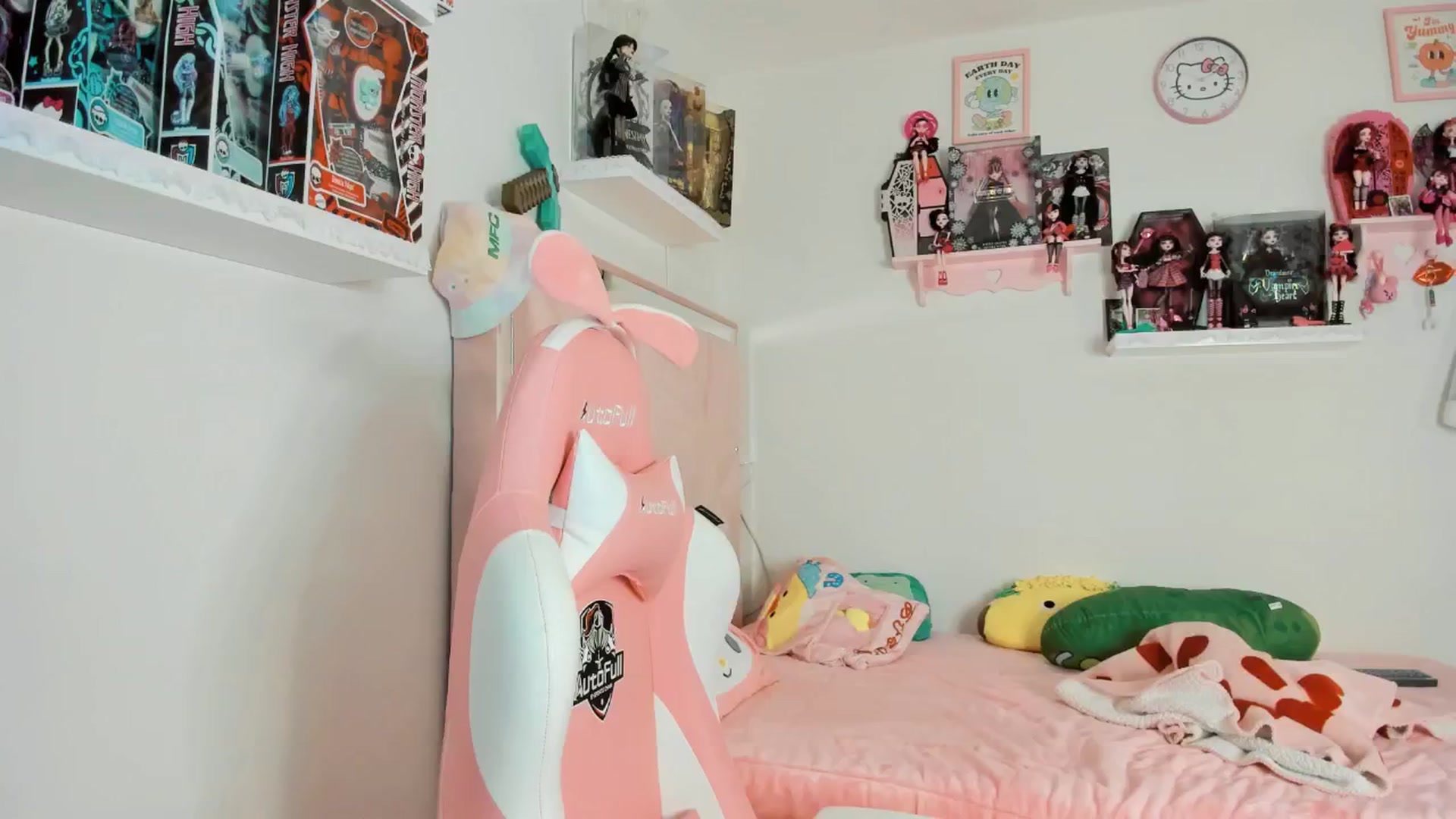 Gallery image thumbnail from Cherrycute666's myfreecams stream on, 12/26/2024, 05:28 image 7 of 20