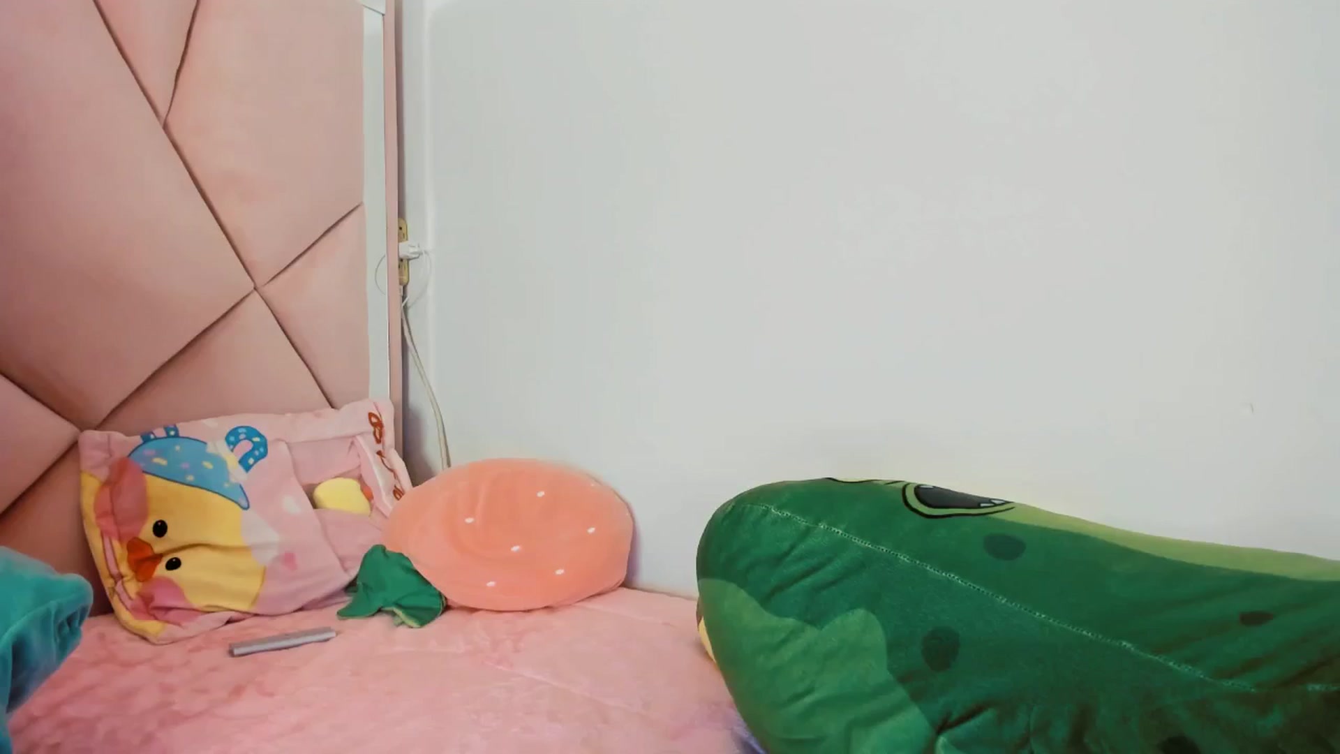 Gallery image thumbnail from Cherrycute666's myfreecams stream on, 12/26/2024, 10:15 image 10 of 20
