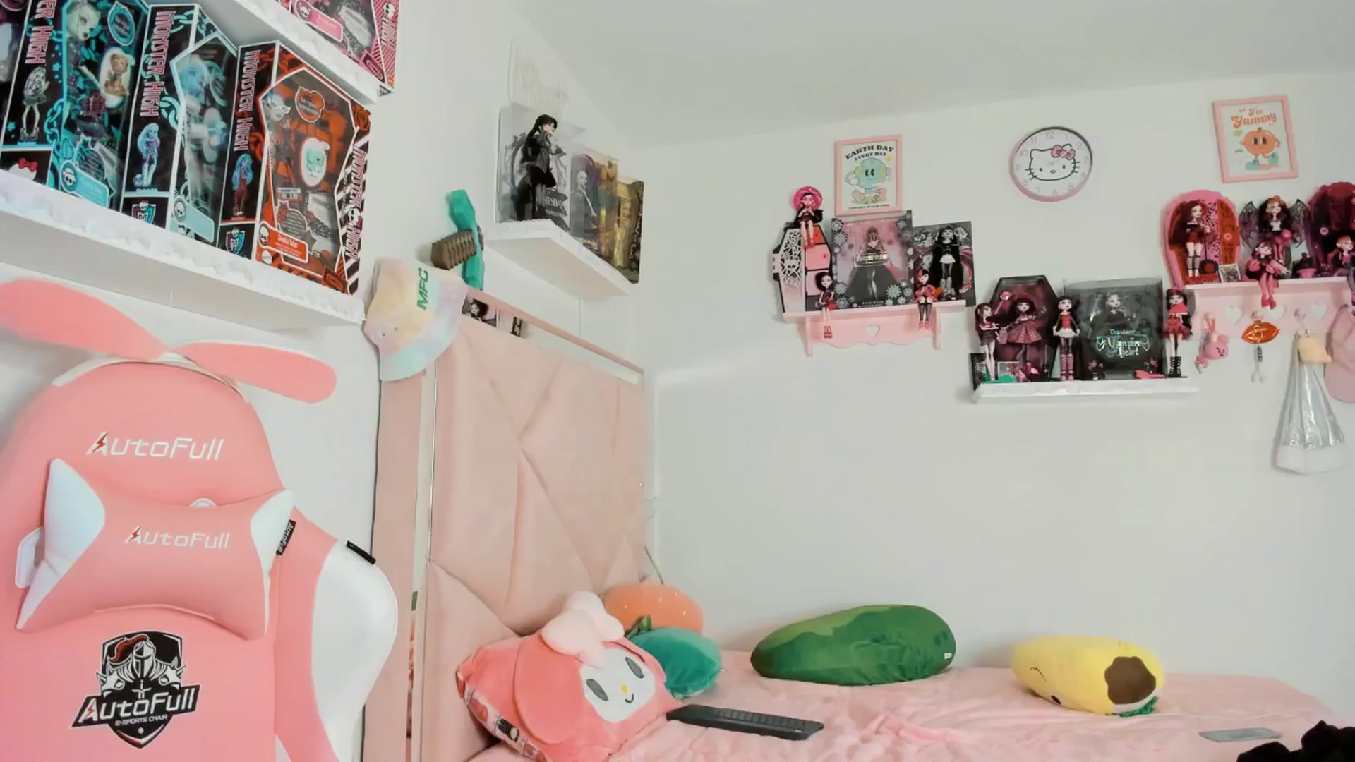 Gallery image thumbnail from Cherrycute666's myfreecams stream on, 12/26/2024, 10:15 image 11 of 20