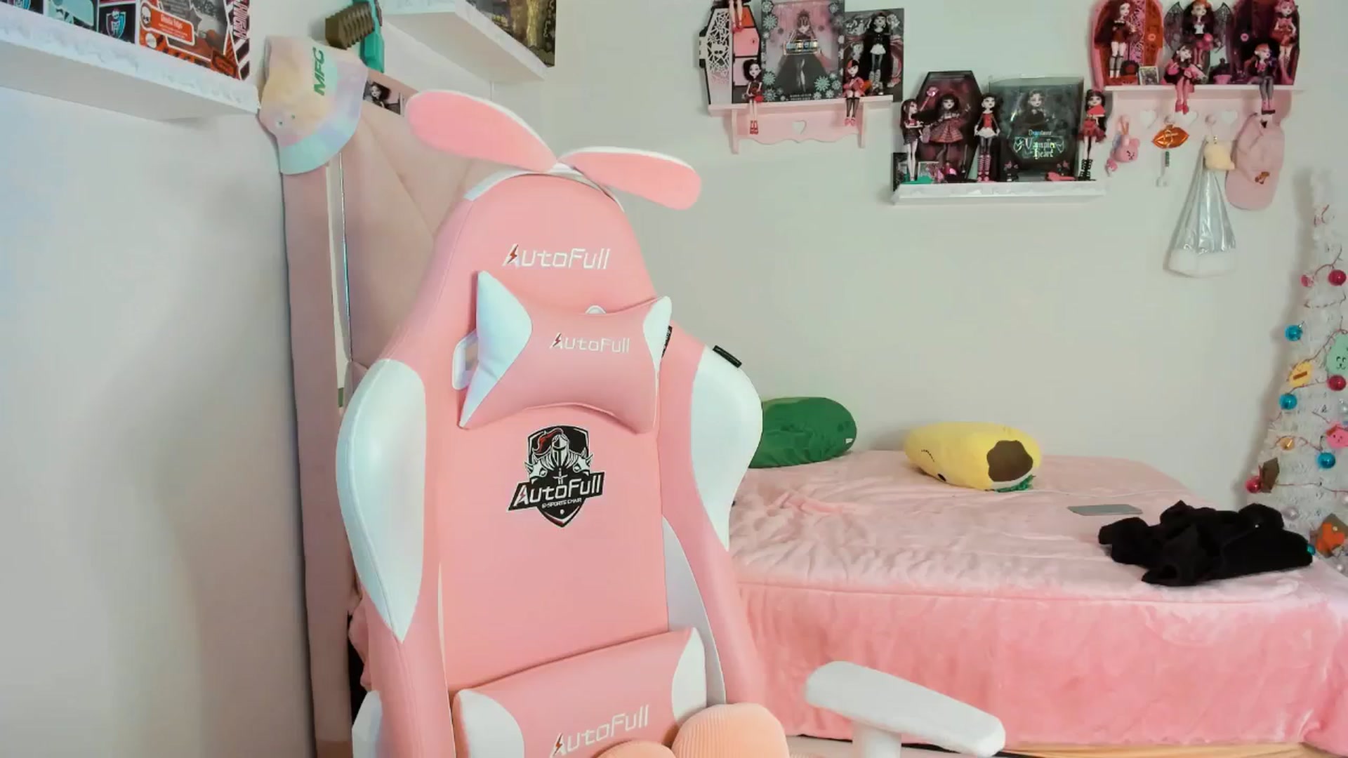 Gallery image thumbnail from Cherrycute666's myfreecams stream on, 12/26/2024, 10:15 image 12 of 20