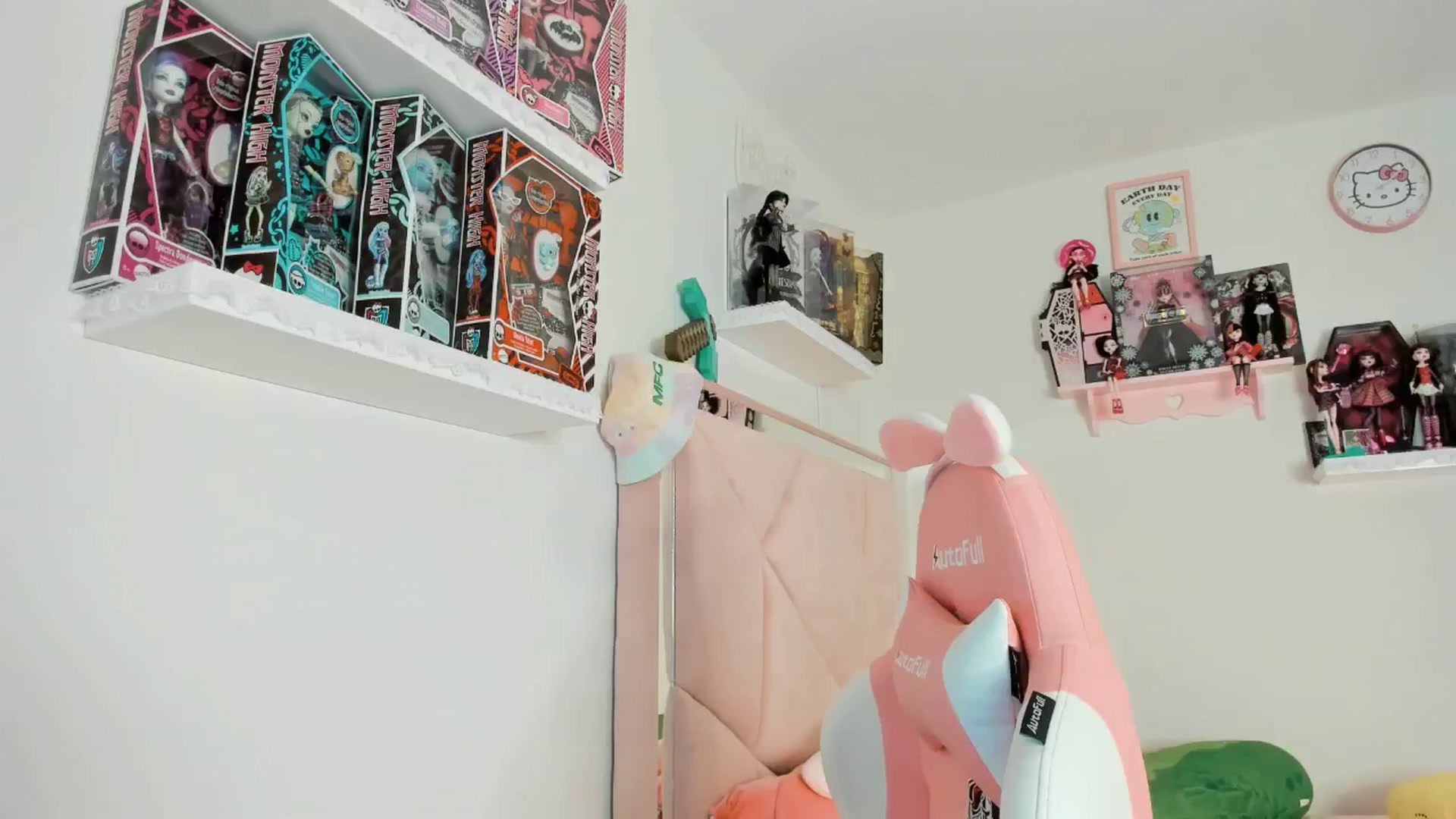 Gallery image thumbnail from Cherrycute666's myfreecams stream on, 12/26/2024, 10:15 image 14 of 20