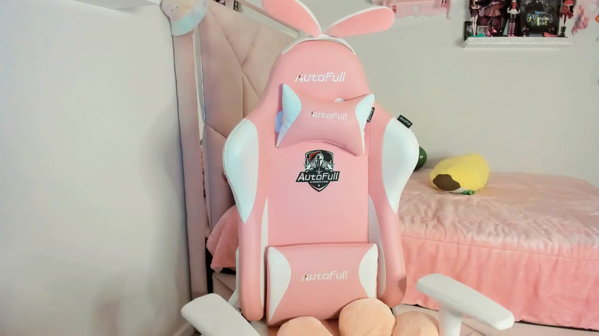 Gallery image thumbnail from Cherrycute666's myfreecams stream on, 12/27/2024, 01:28 image 7 of 20