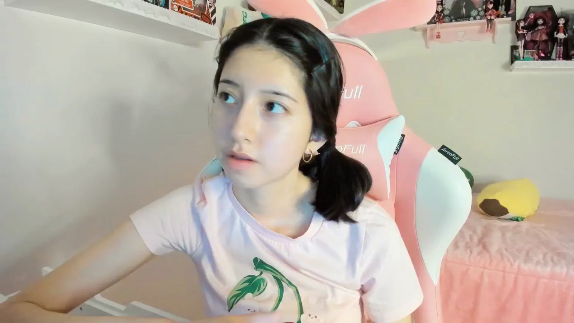 Gallery image thumbnail from Cherrycute666's myfreecams stream on, 12/27/2024, 01:28 image 11 of 20