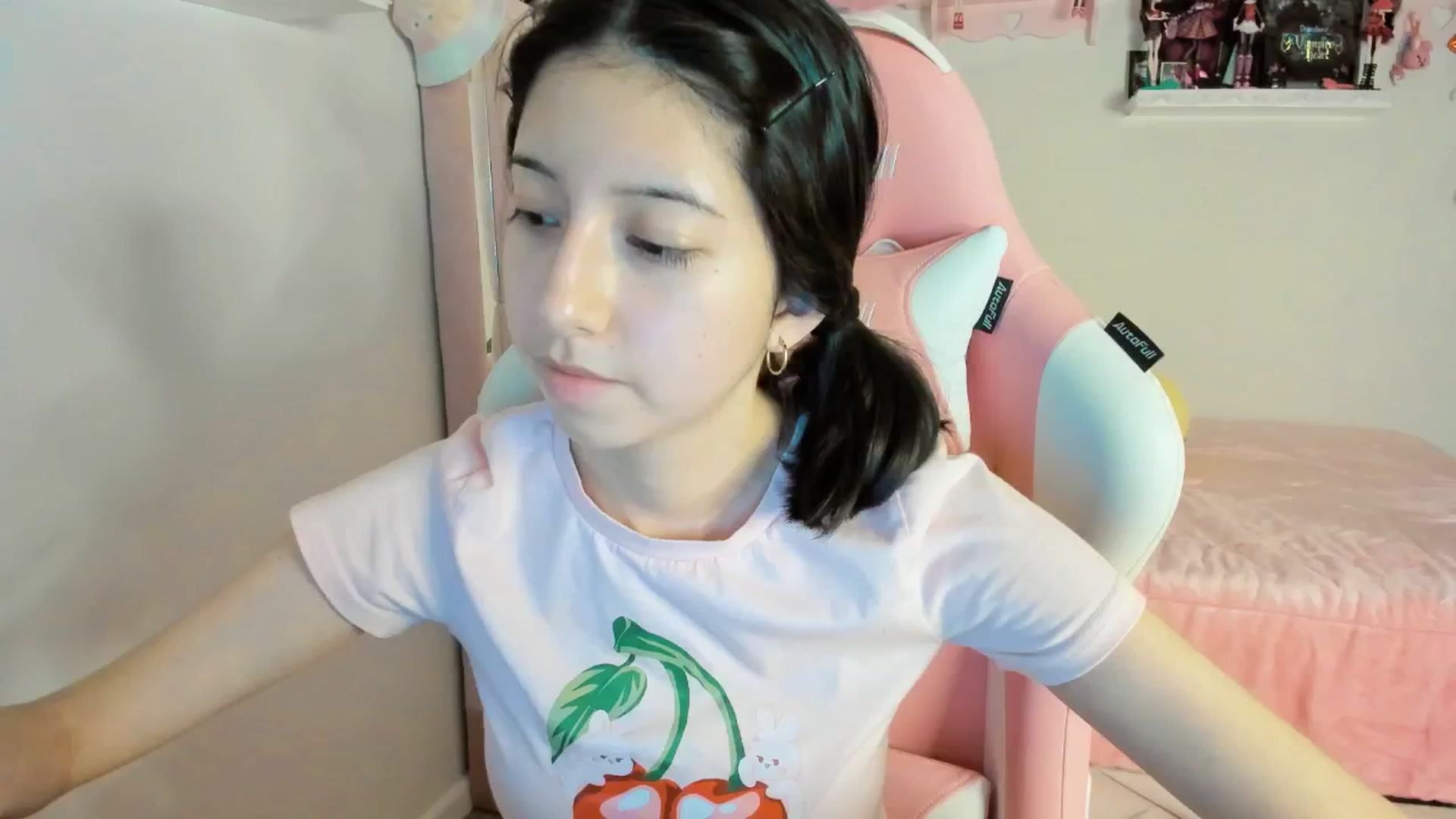 Gallery image thumbnail from Cherrycute666's myfreecams stream on, 12/27/2024, 01:28 image 6 of 20