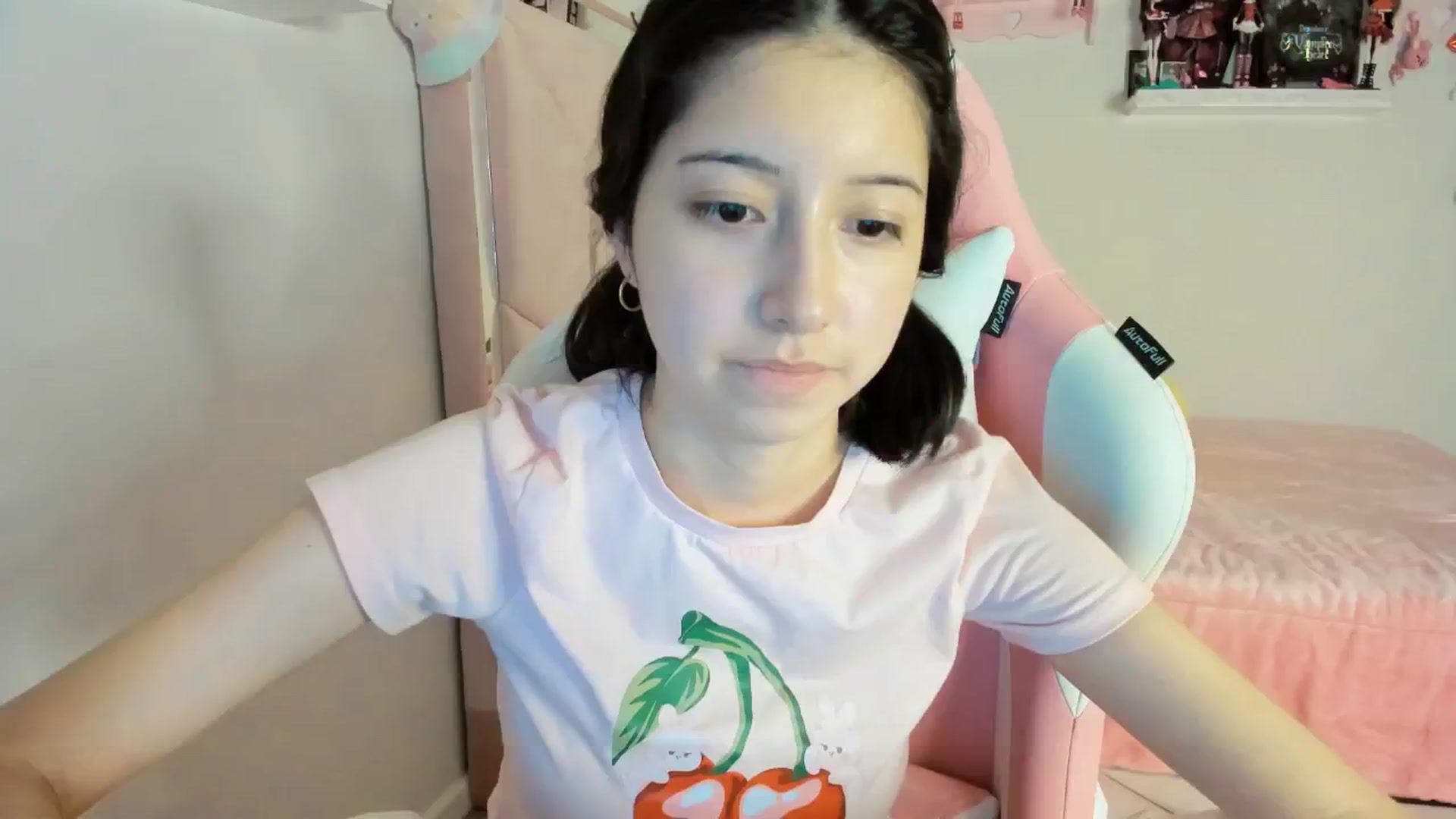 Gallery image thumbnail from Cherrycute666's myfreecams stream on, 12/27/2024, 01:28 image 4 of 20