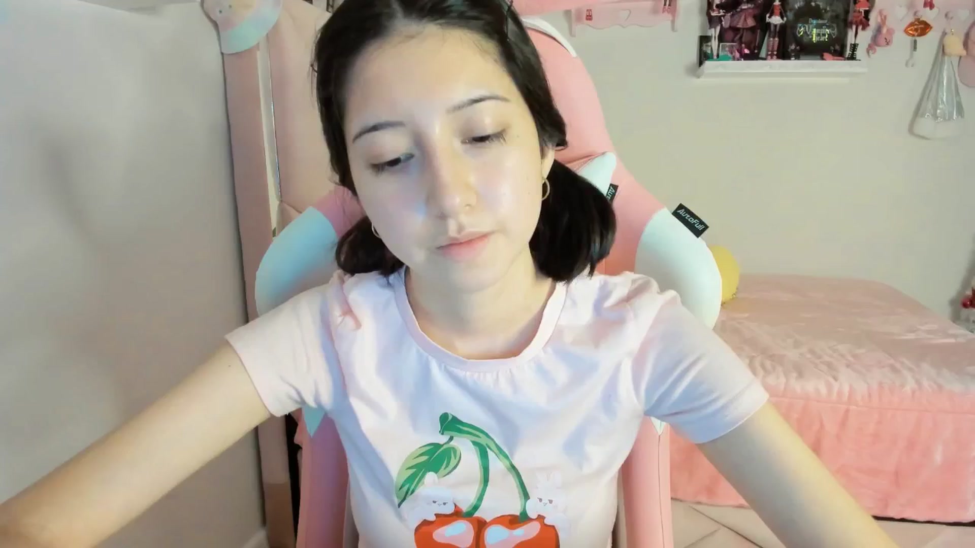 Gallery image thumbnail from Cherrycute666's myfreecams stream on, 12/27/2024, 01:28 image 1 of 20