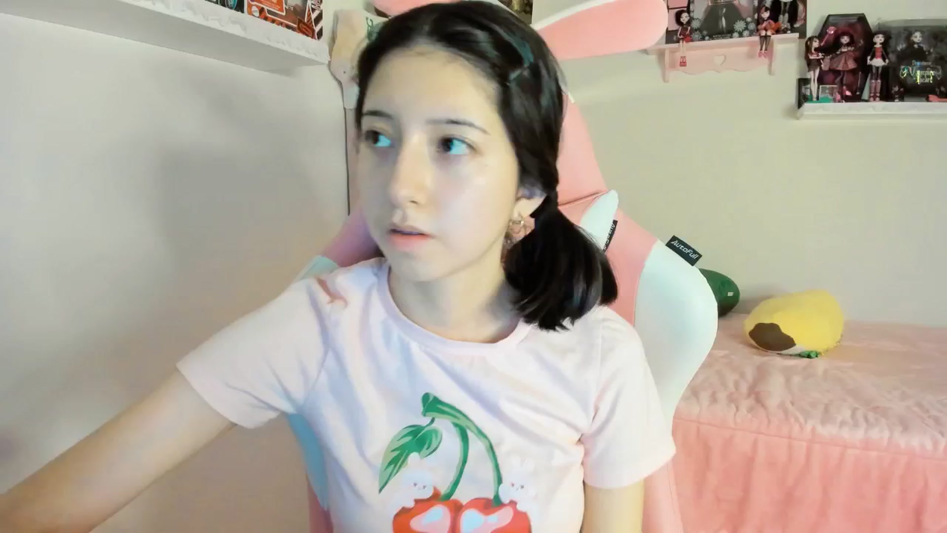 Gallery image thumbnail from Cherrycute666's myfreecams stream on, 12/27/2024, 01:28 image 8 of 20