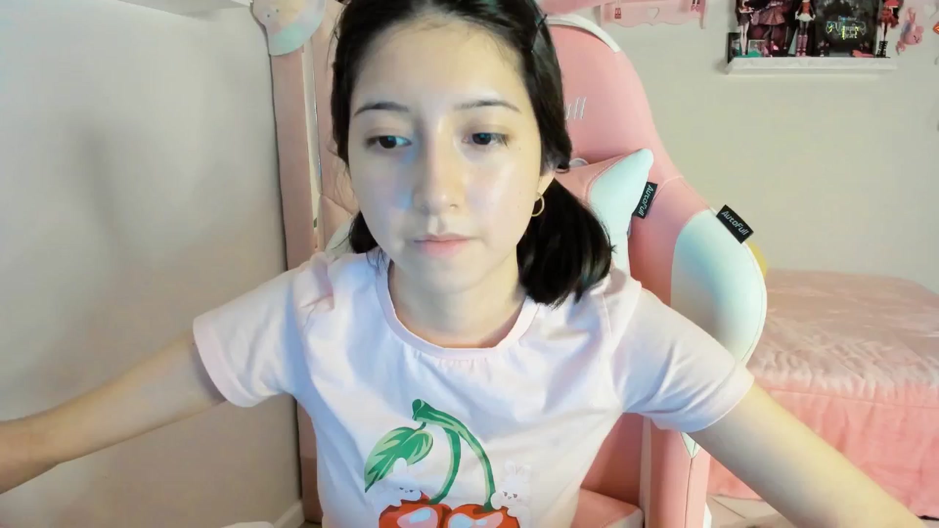 Gallery image thumbnail from Cherrycute666's myfreecams stream on, 12/27/2024, 01:28 image 5 of 20