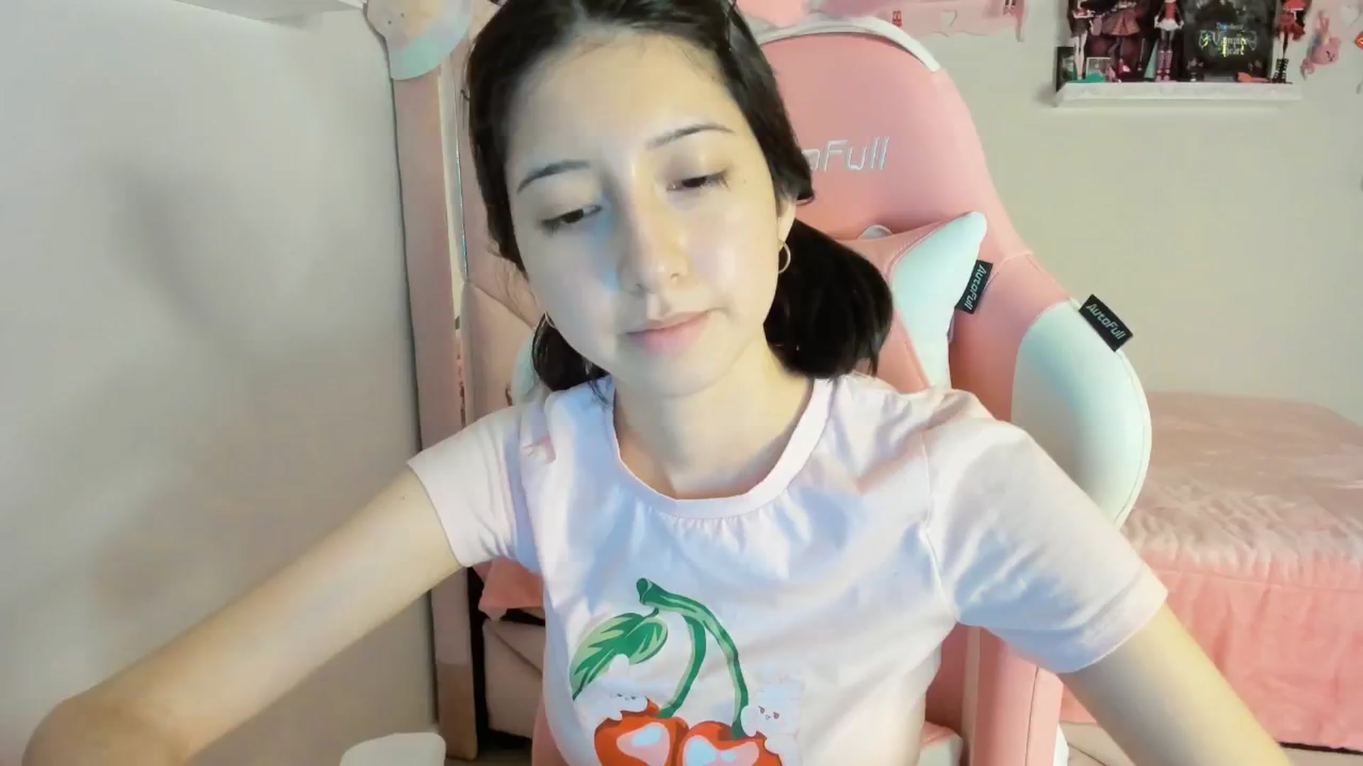 Gallery image thumbnail from Cherrycute666's myfreecams stream on, 12/27/2024, 01:28 image 3 of 20