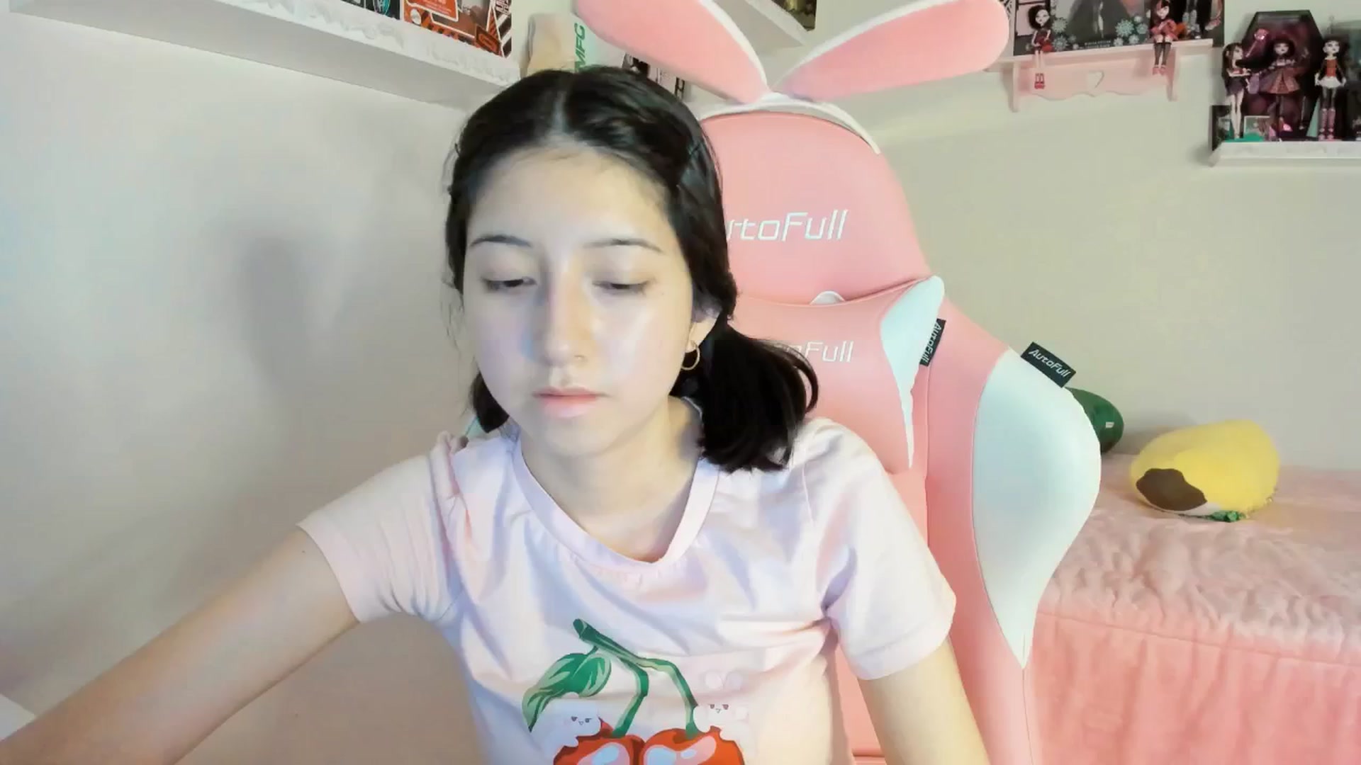 Gallery image thumbnail from Cherrycute666's myfreecams stream on, 12/27/2024, 01:28 image 12 of 20