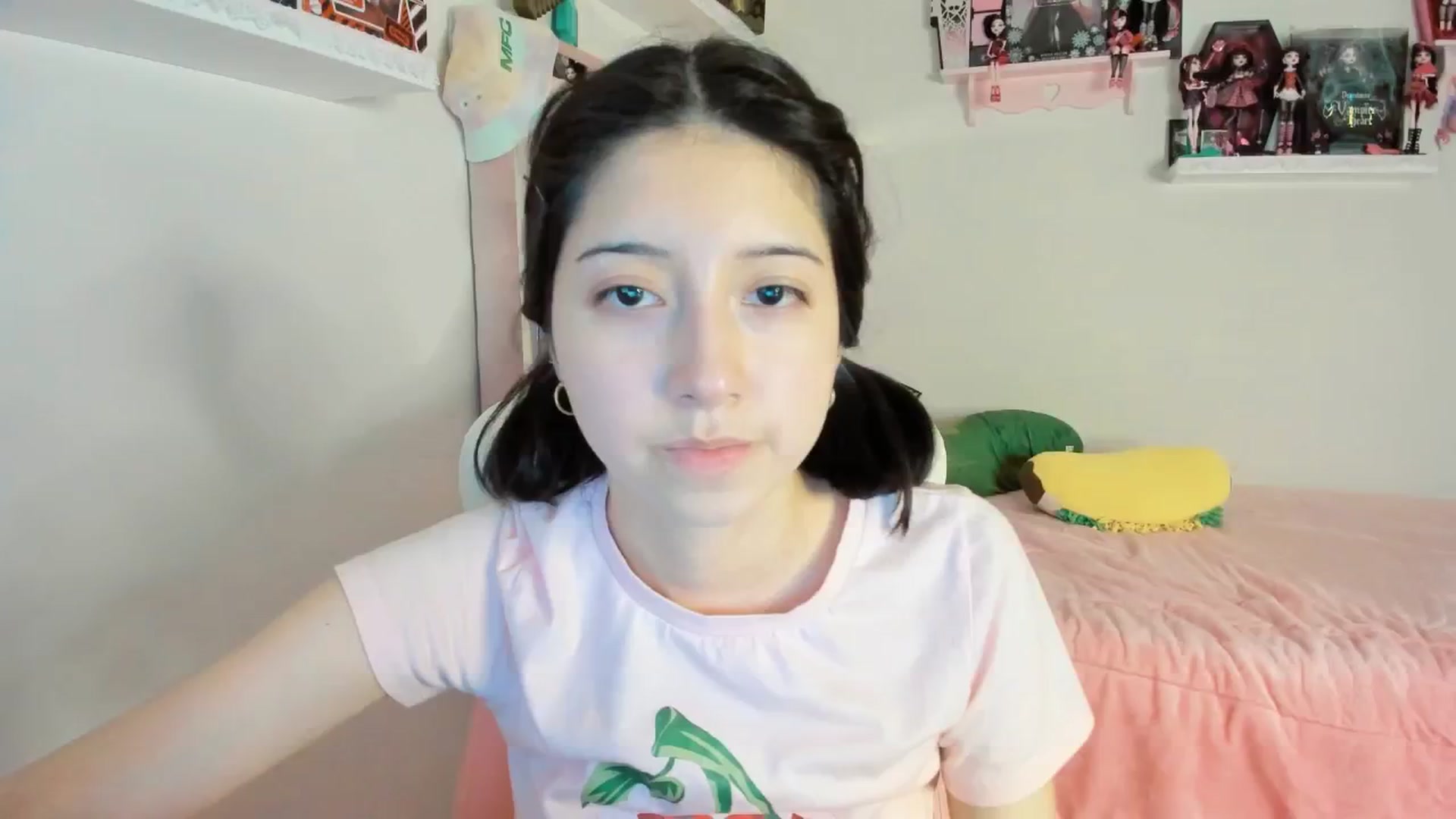 Gallery image thumbnail from Cherrycute666's myfreecams stream on, 12/27/2024, 02:57 image 14 of 20
