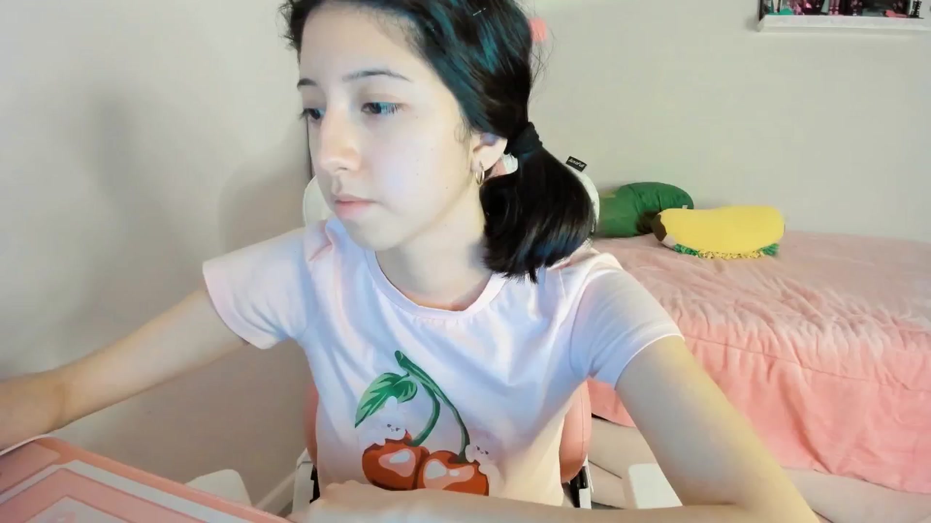 Gallery image thumbnail from Cherrycute666's myfreecams stream on, 12/27/2024, 02:57 image 5 of 20