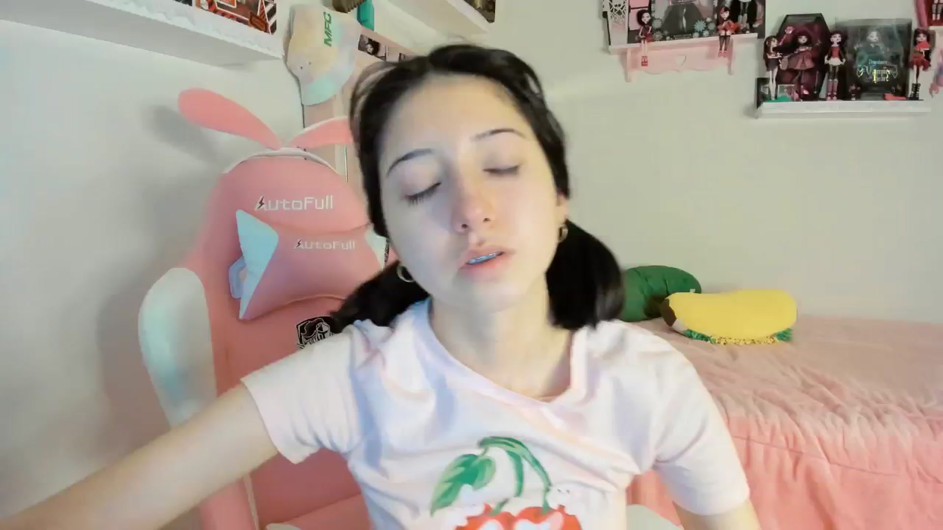 Gallery image thumbnail from Cherrycute666's myfreecams stream on, 12/27/2024, 02:57 image 10 of 20
