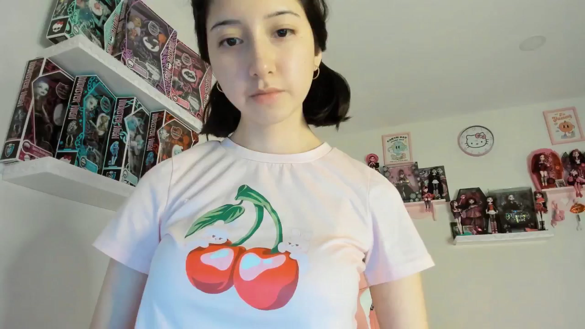 Gallery image thumbnail from Cherrycute666's myfreecams stream on, 12/27/2024, 02:57 image 1 of 20