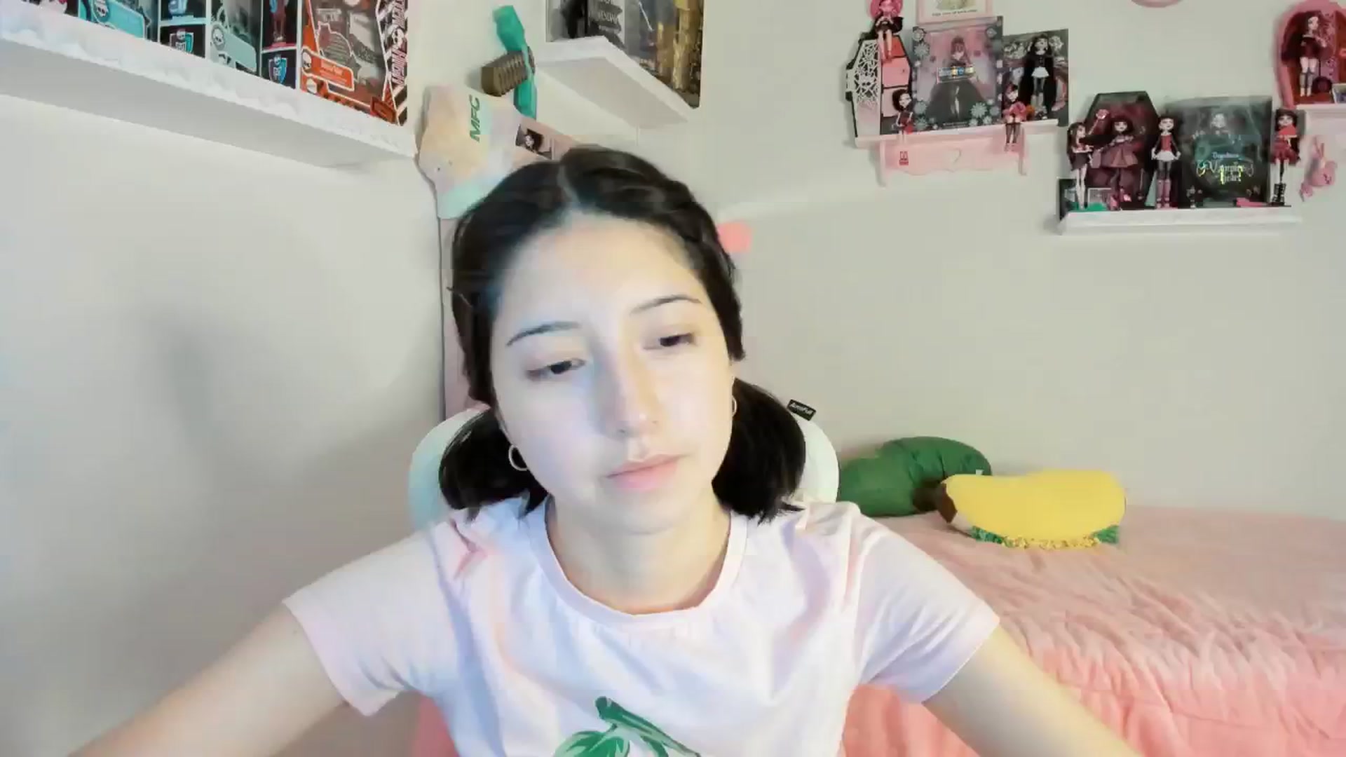 Gallery image thumbnail from Cherrycute666's myfreecams stream on, 12/27/2024, 02:57 image 6 of 20