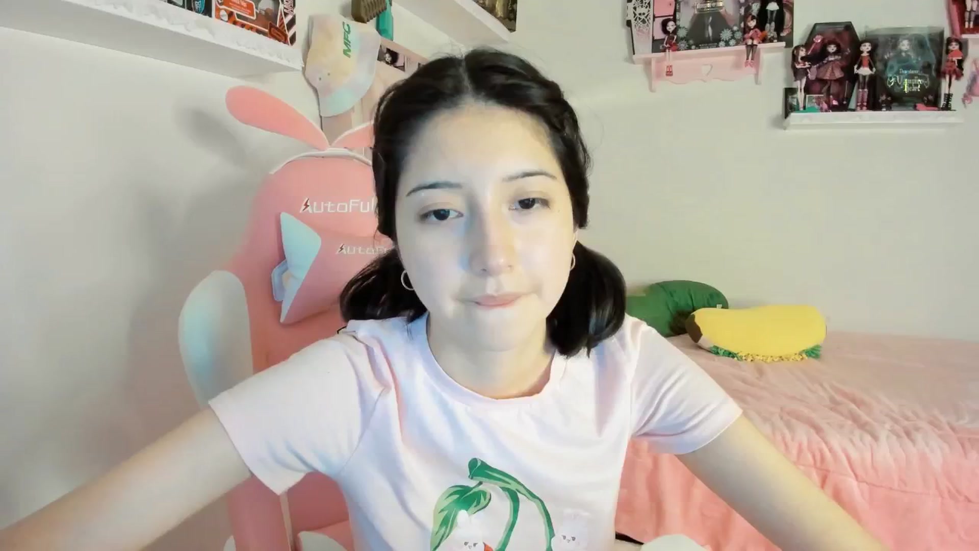 Gallery image thumbnail from Cherrycute666's myfreecams stream on, 12/27/2024, 02:57 image 7 of 20