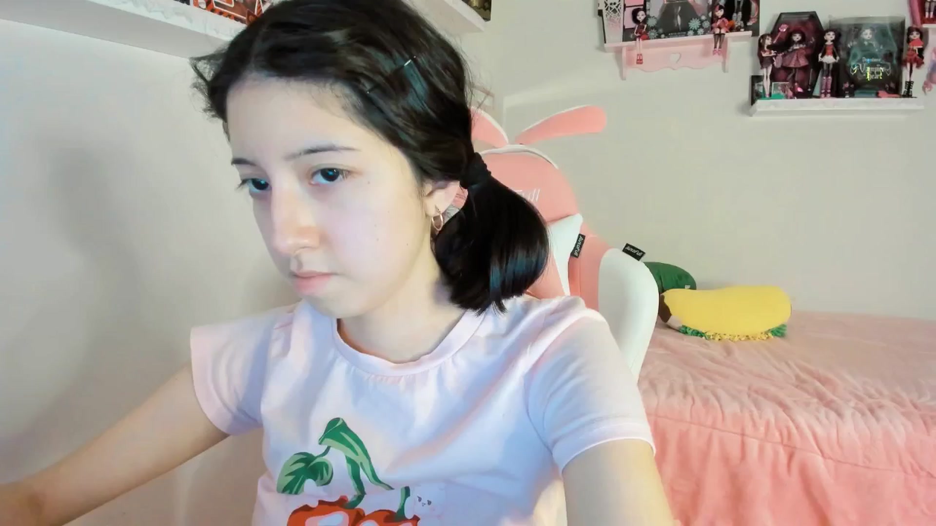 Gallery image thumbnail from Cherrycute666's myfreecams stream on, 12/27/2024, 02:57 image 15 of 20