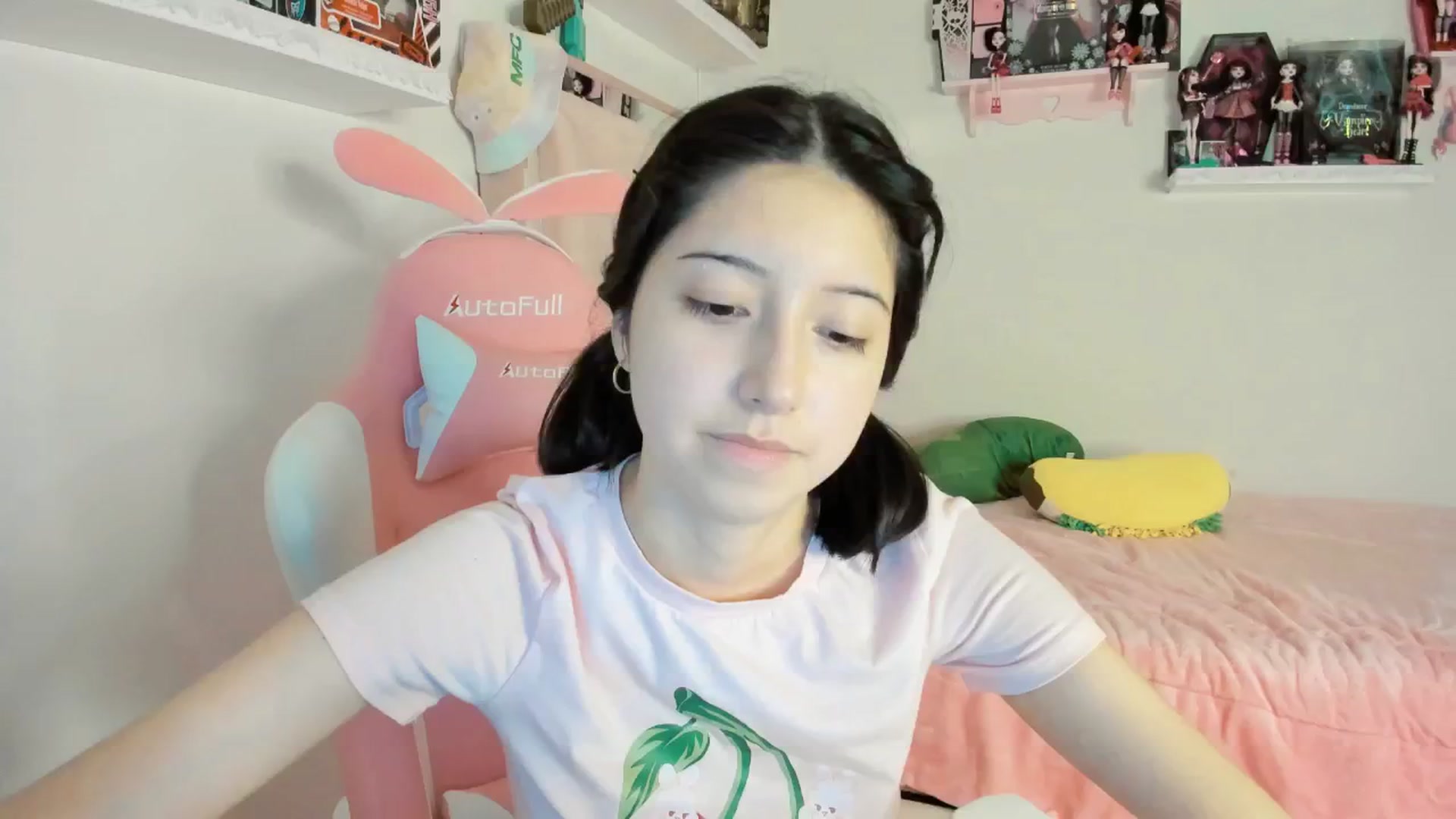 Gallery image thumbnail from Cherrycute666's myfreecams stream on, 12/27/2024, 02:57 image 8 of 20