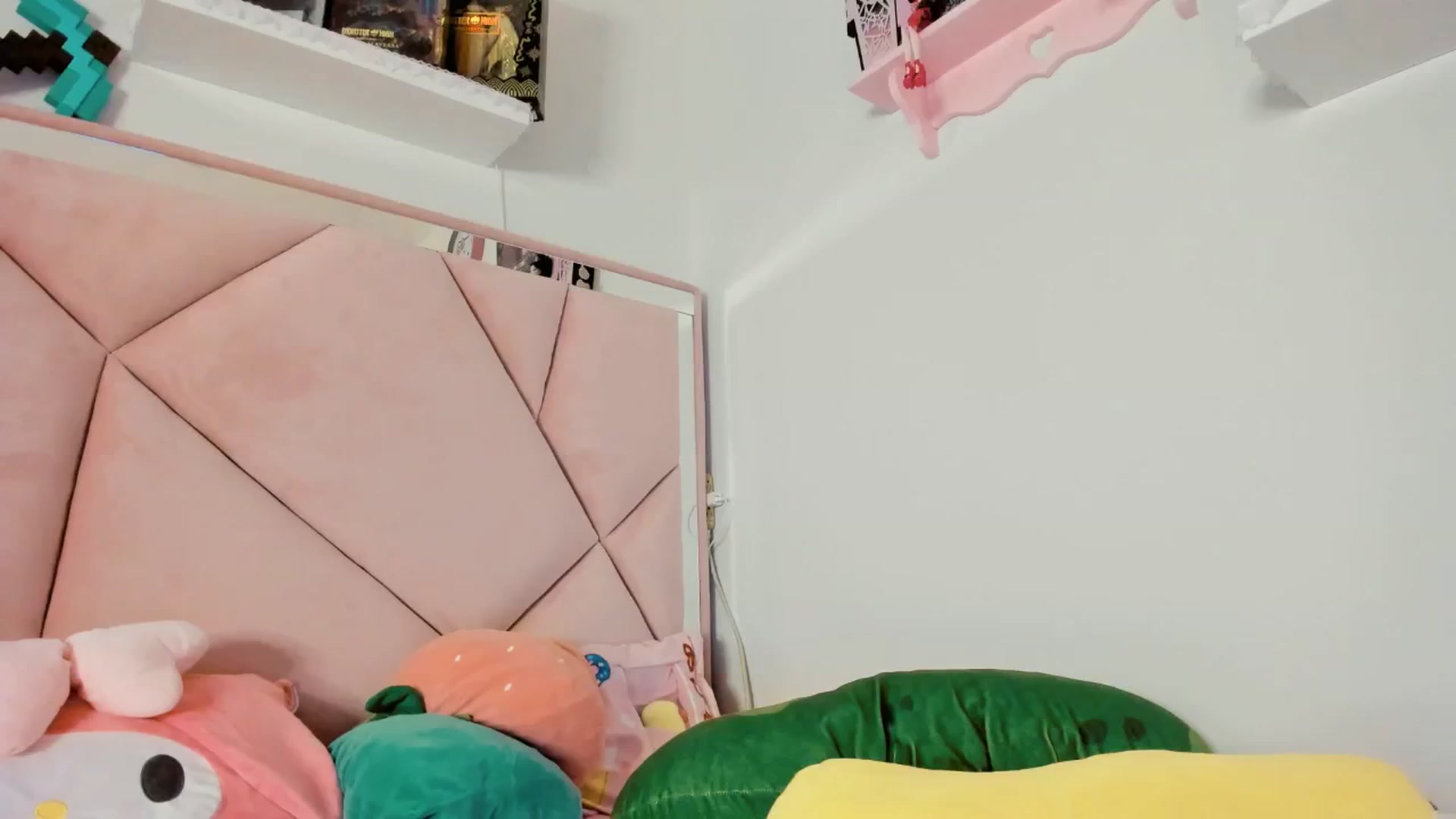 Gallery image thumbnail from Cherrycute666's myfreecams stream on, 12/27/2024, 07:45 image 11 of 20