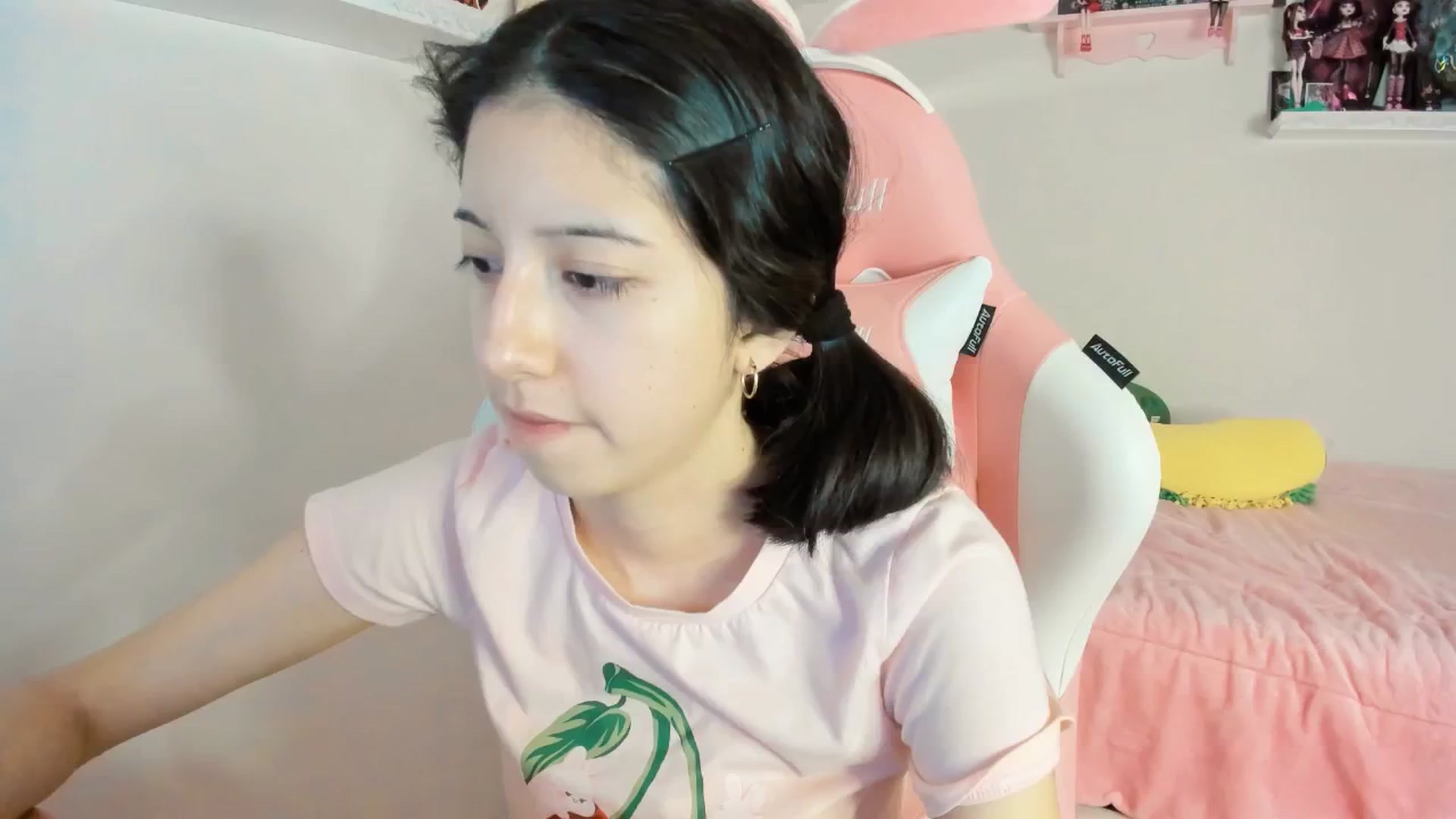Gallery image thumbnail from Cherrycute666's myfreecams stream on, 12/27/2024, 07:45 image 2 of 20