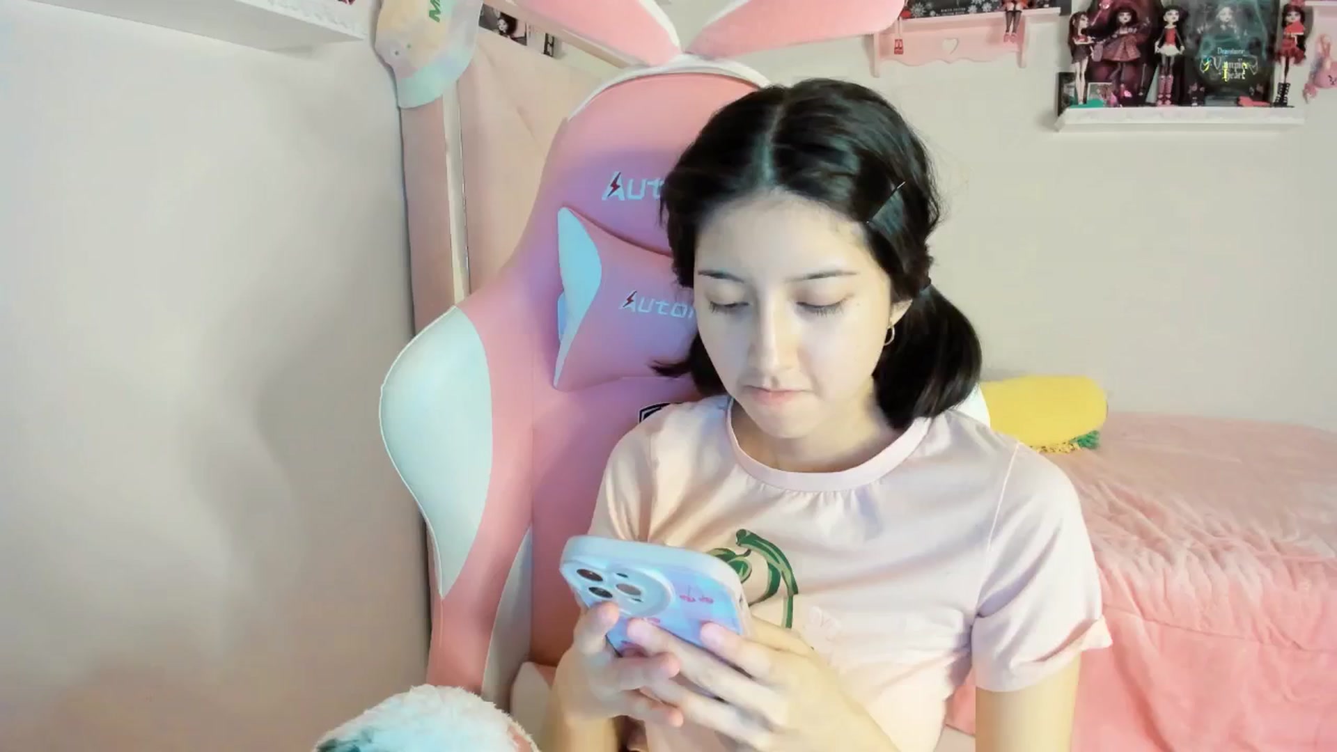 Gallery image thumbnail from Cherrycute666's myfreecams stream on, 12/27/2024, 07:45 image 1 of 20