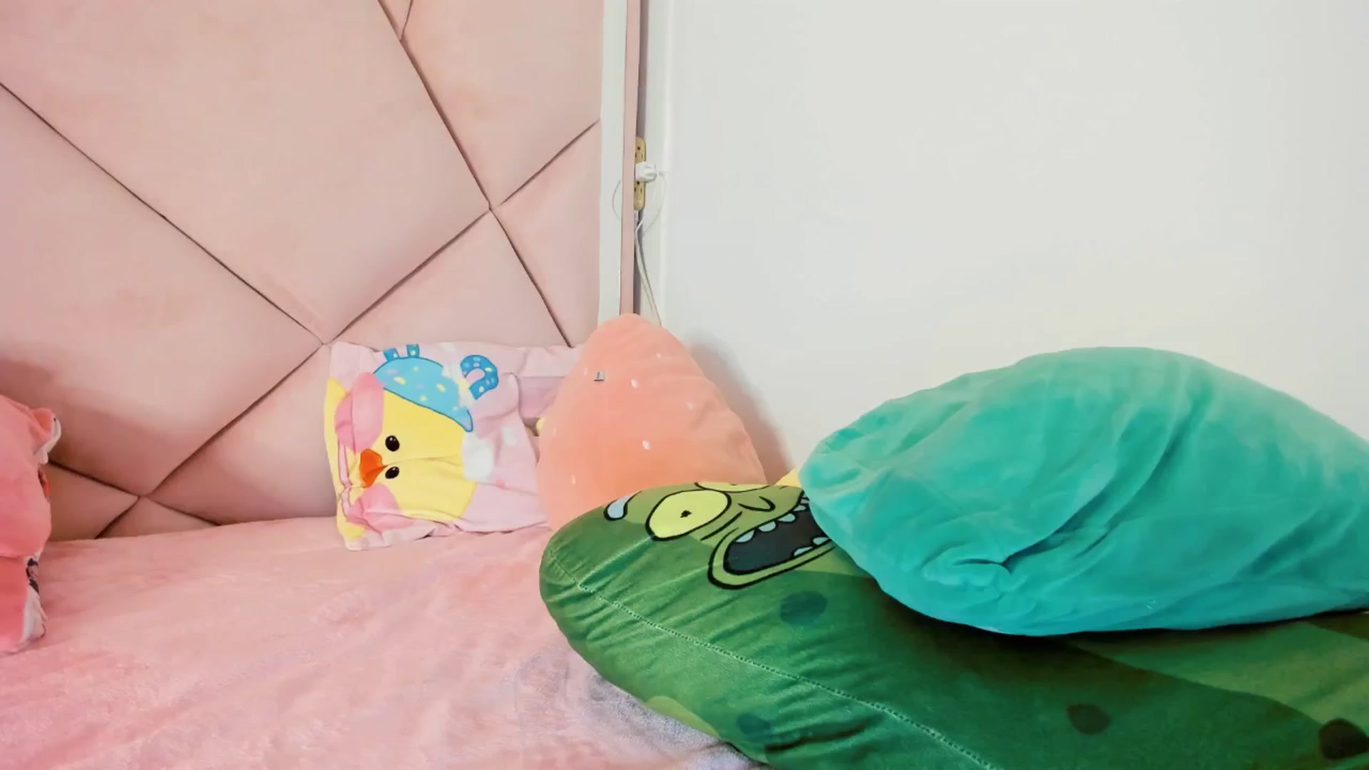 Gallery image thumbnail from Cherrycute666's myfreecams stream on, 12/27/2024, 08:36 image 7 of 20