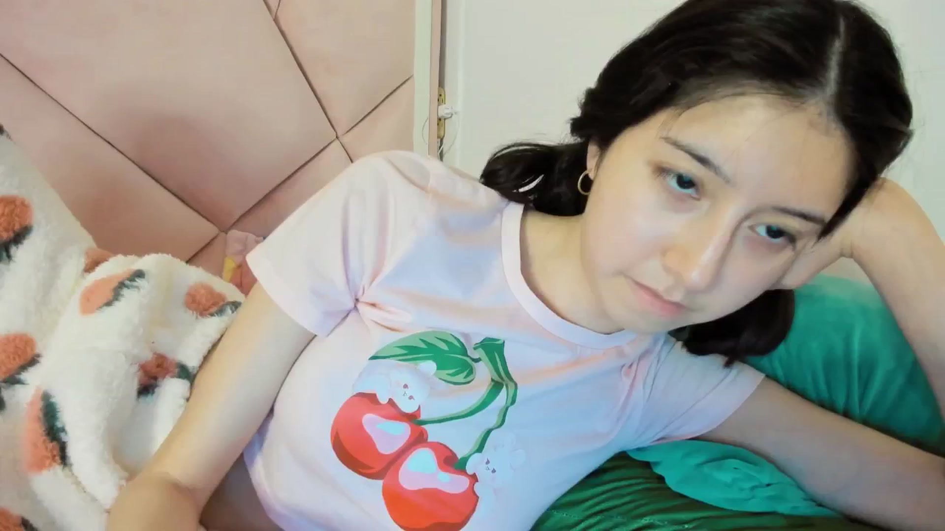 Gallery image thumbnail from Cherrycute666's myfreecams stream on, 12/27/2024, 08:36 image 1 of 20