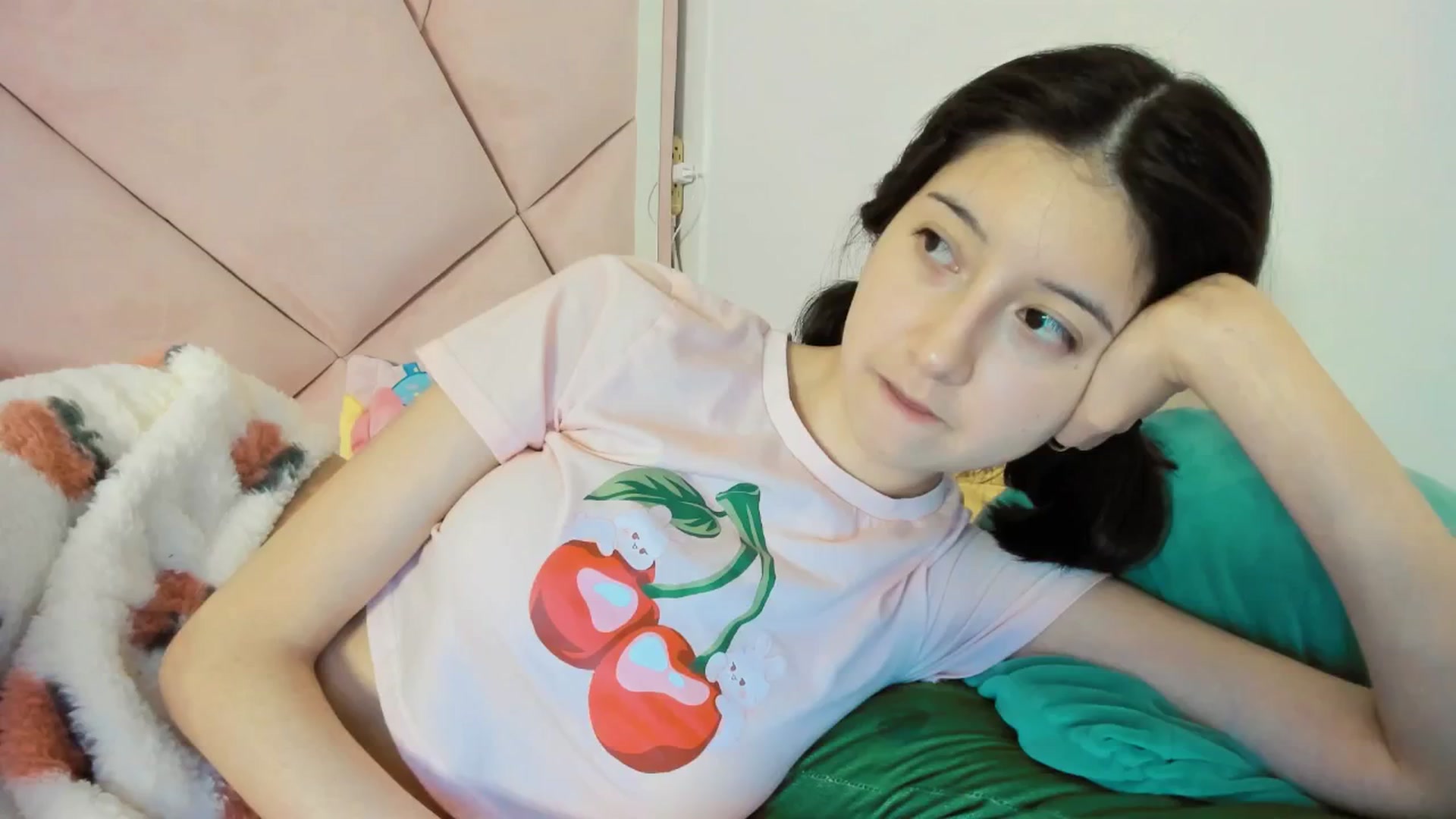 Gallery image thumbnail from Cherrycute666's myfreecams stream on, 12/27/2024, 08:36 image 16 of 20