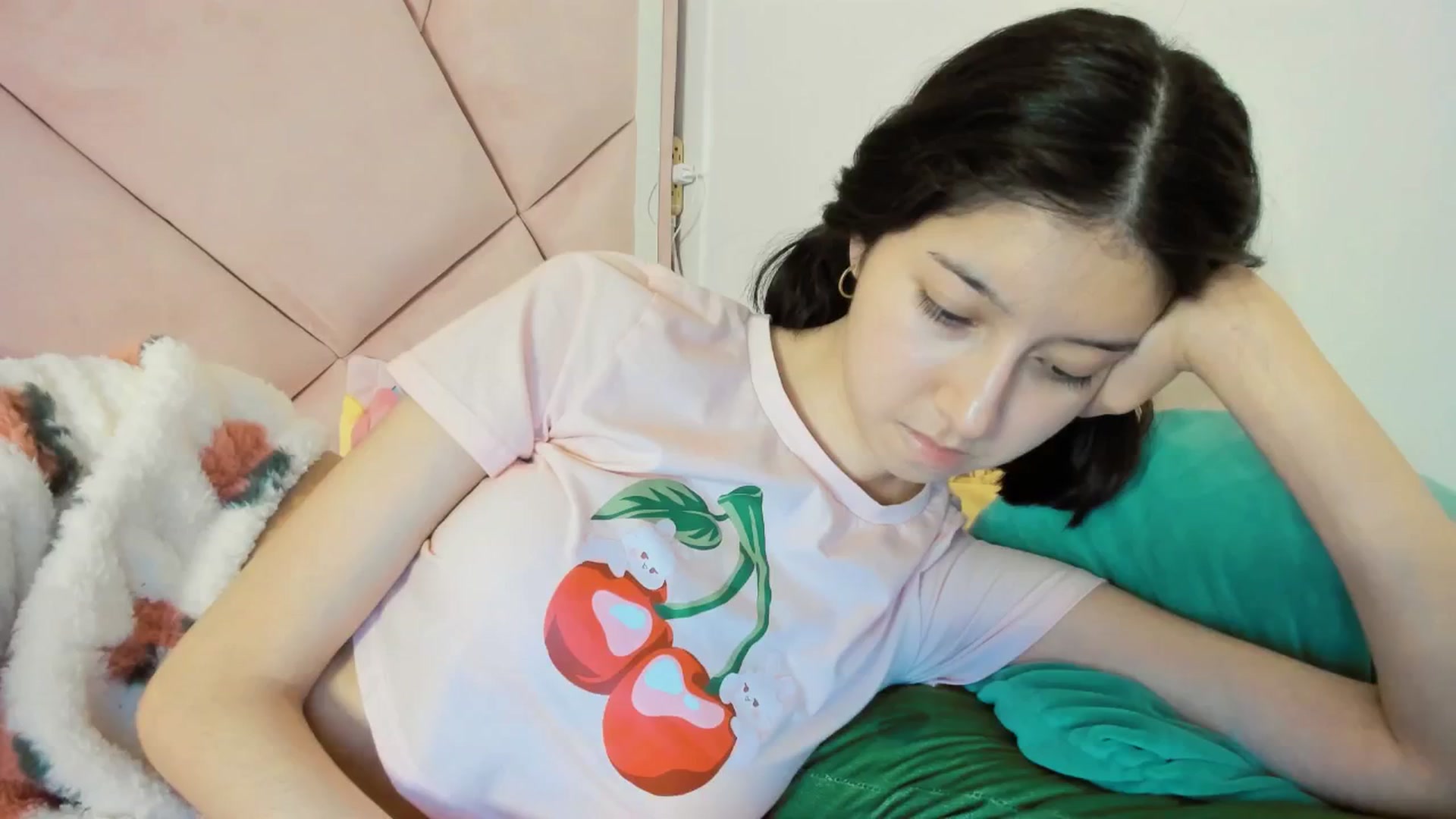 Gallery image thumbnail from Cherrycute666's myfreecams stream on, 12/27/2024, 08:36 image 18 of 20