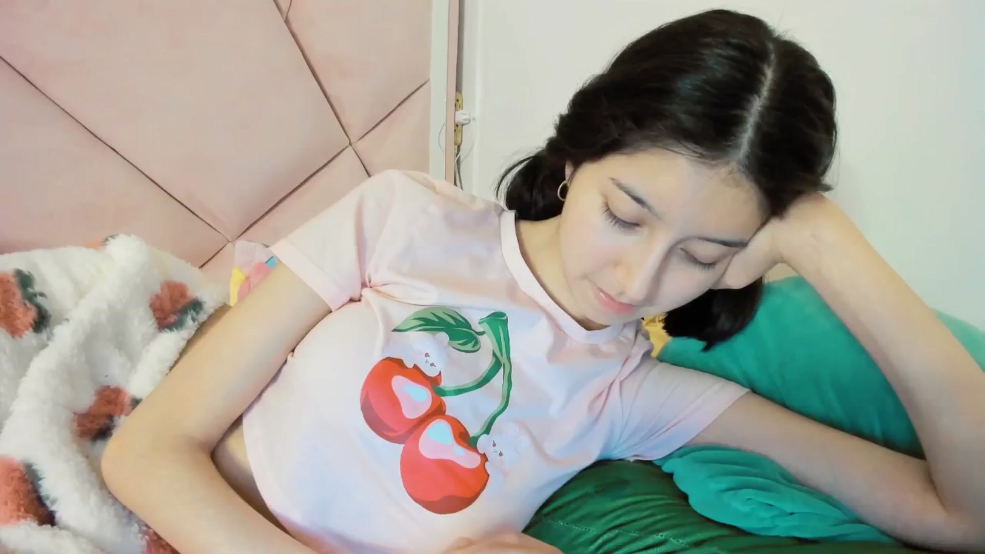 Gallery image thumbnail from Cherrycute666's myfreecams stream on, 12/27/2024, 08:36 image 14 of 20