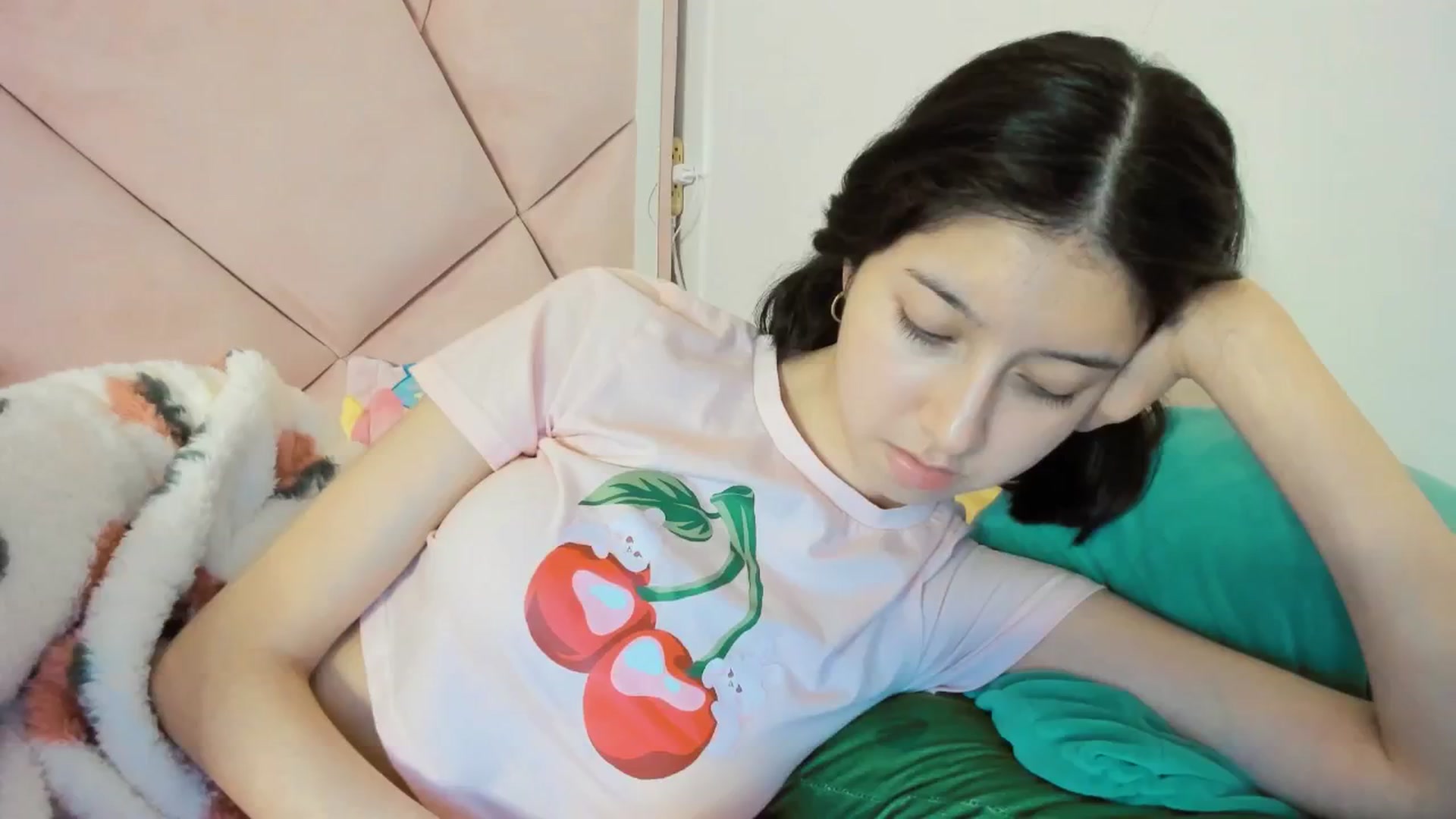 Gallery image thumbnail from Cherrycute666's myfreecams stream on, 12/27/2024, 08:36 image 19 of 20