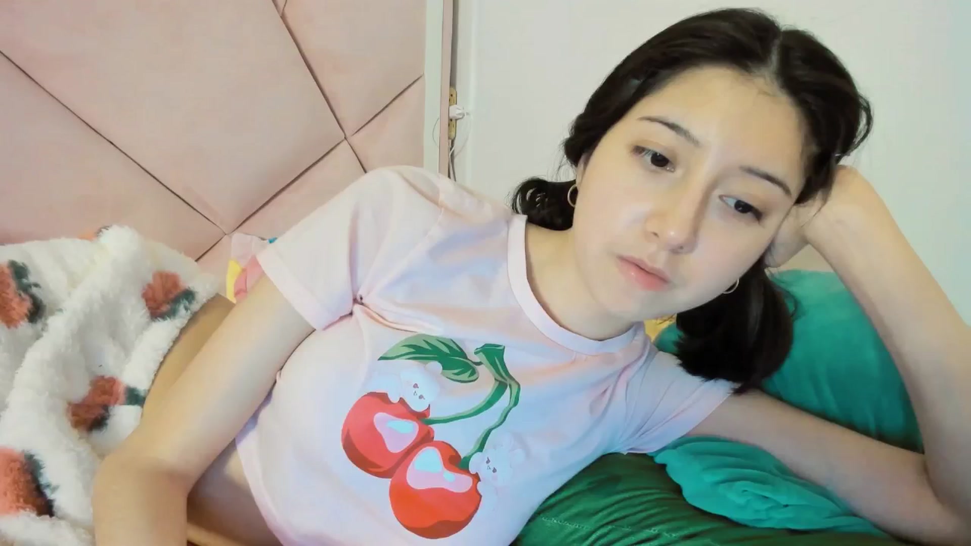 Gallery image thumbnail from Cherrycute666's myfreecams stream on, 12/27/2024, 08:36 image 13 of 20