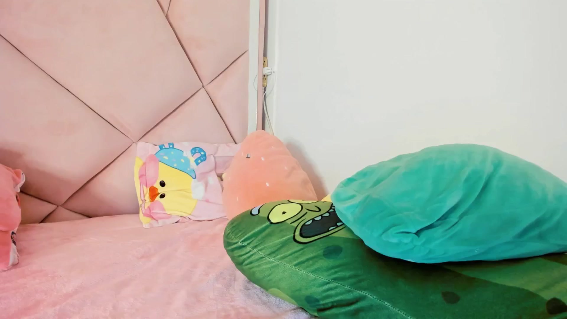 Gallery image thumbnail from Cherrycute666's myfreecams stream on, 12/27/2024, 08:36 image 8 of 20