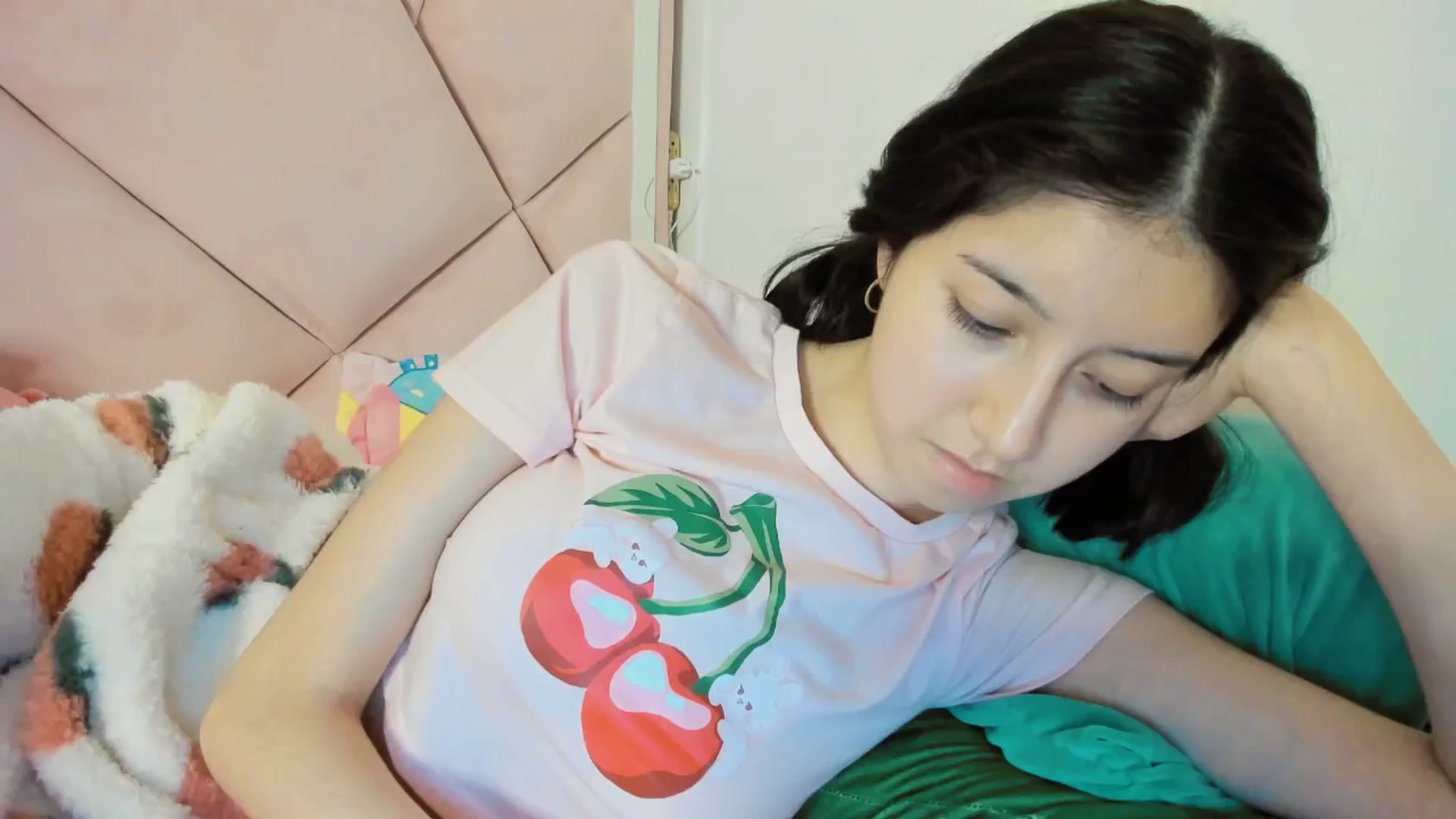 Gallery image thumbnail from Cherrycute666's myfreecams stream on, 12/27/2024, 08:36 image 5 of 20