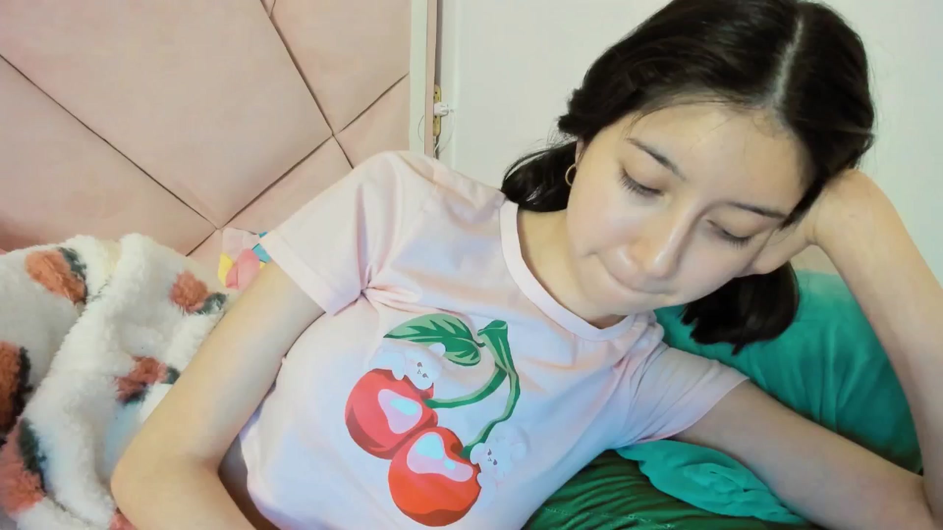 Gallery image thumbnail from Cherrycute666's myfreecams stream on, 12/27/2024, 08:36 image 2 of 20