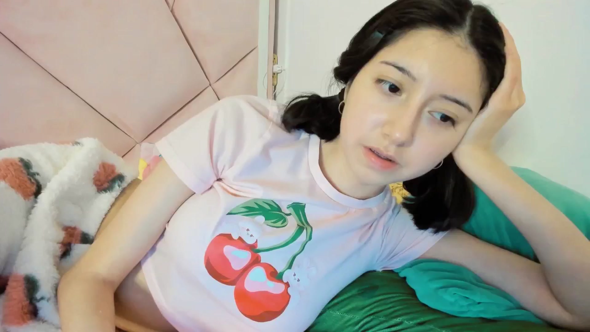 Gallery image thumbnail from Cherrycute666's myfreecams stream on, 12/27/2024, 08:36 image 10 of 20