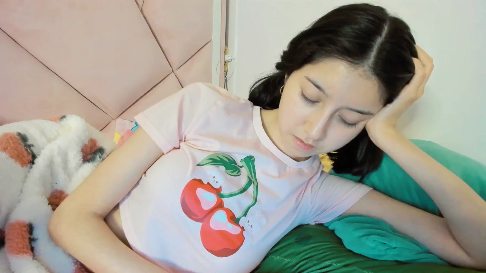 Gallery image thumbnail from Cherrycute666's myfreecams stream on, 12/27/2024, 08:36 image 11 of 20