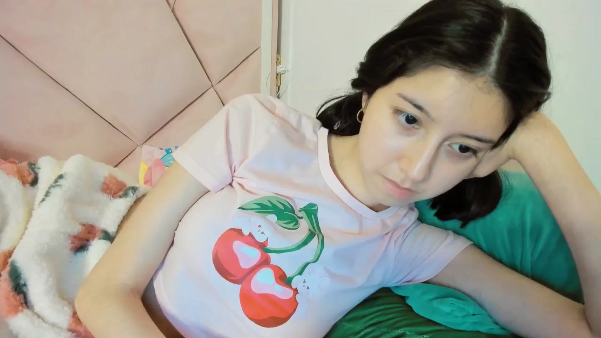 Gallery image thumbnail from Cherrycute666's myfreecams stream on, 12/27/2024, 08:36 image 3 of 20
