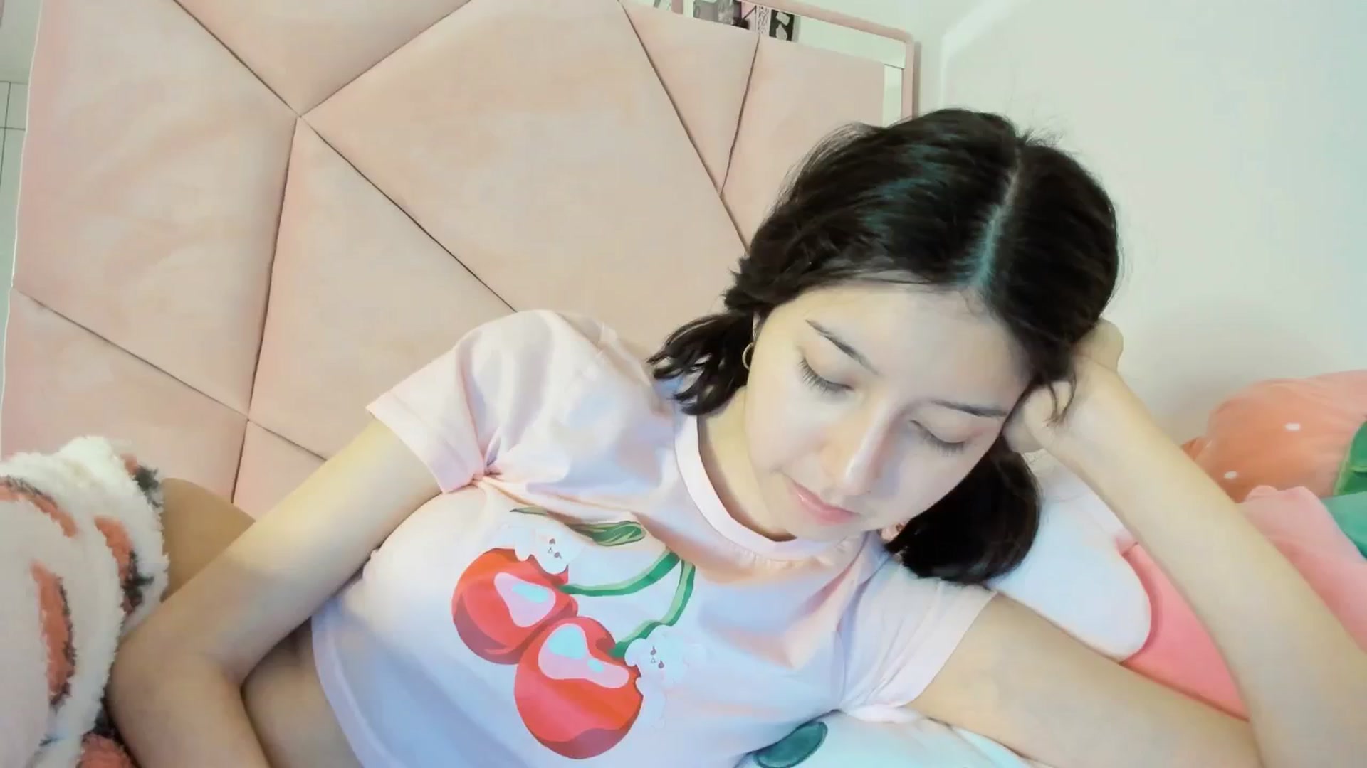 Gallery image thumbnail from Cherrycute666's myfreecams stream on, 12/27/2024, 11:00 image 4 of 20
