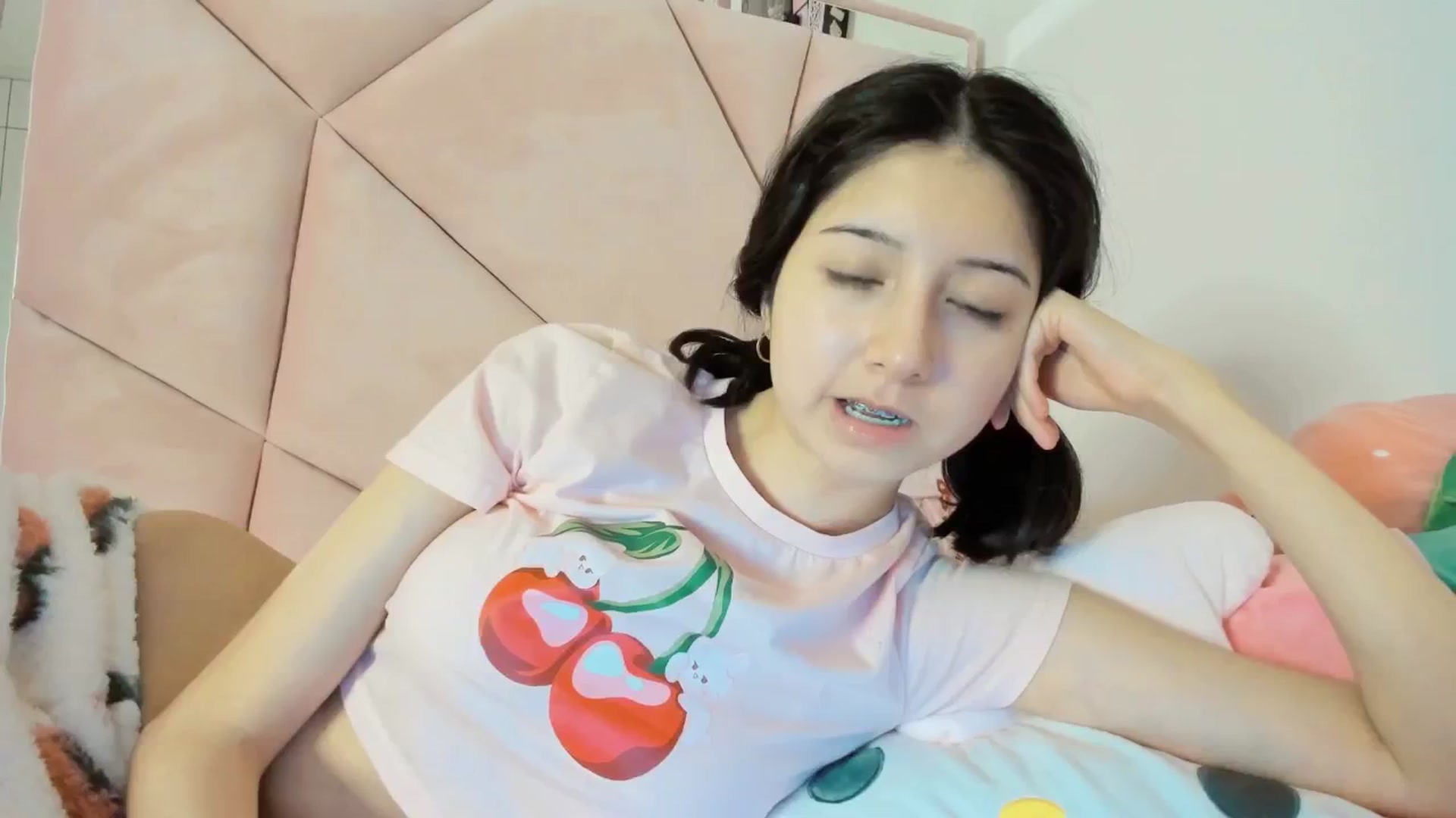 Gallery image thumbnail from Cherrycute666's myfreecams stream on, 12/27/2024, 11:00 image 3 of 20