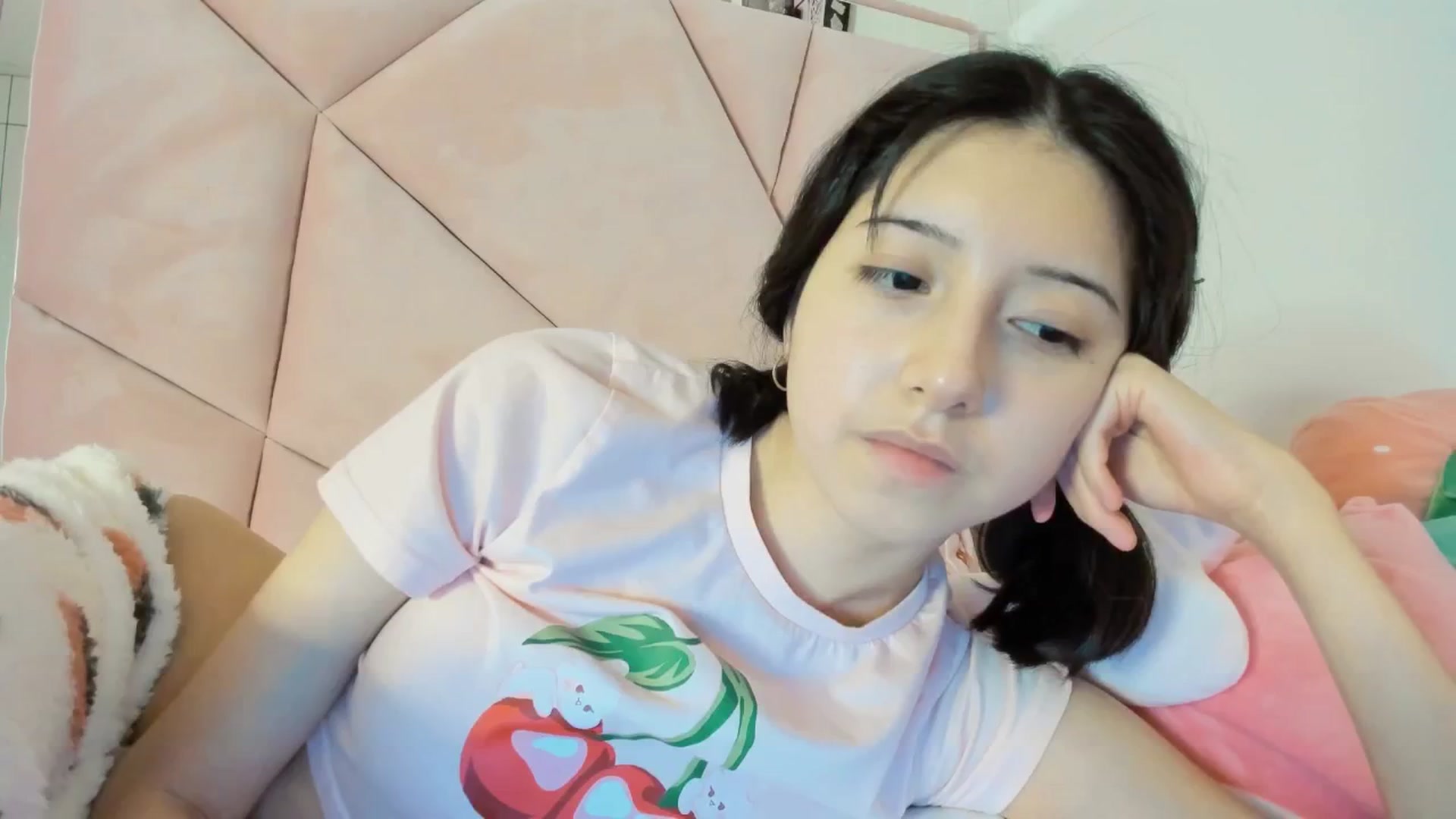 Gallery image thumbnail from Cherrycute666's myfreecams stream on, 12/27/2024, 11:00 image 8 of 20