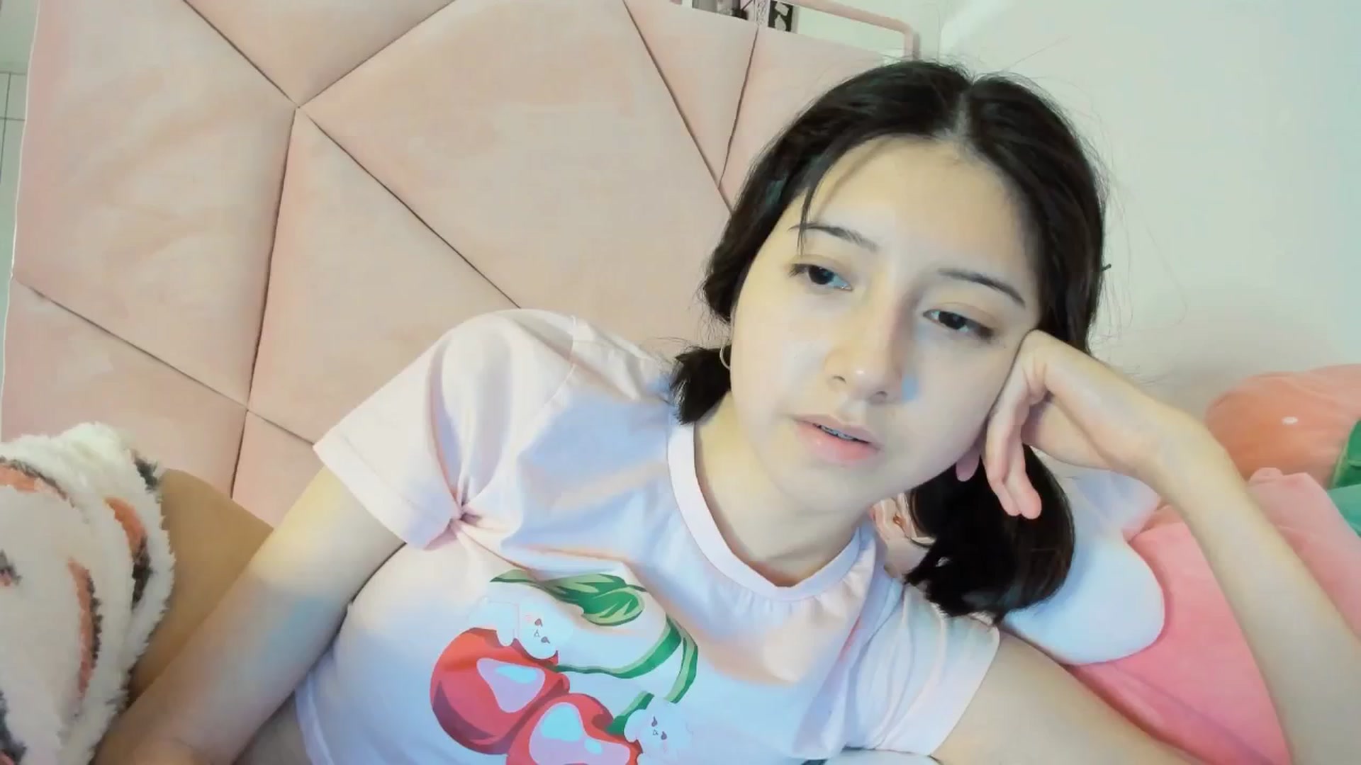 Gallery image thumbnail from Cherrycute666's myfreecams stream on, 12/27/2024, 11:00 image 7 of 20