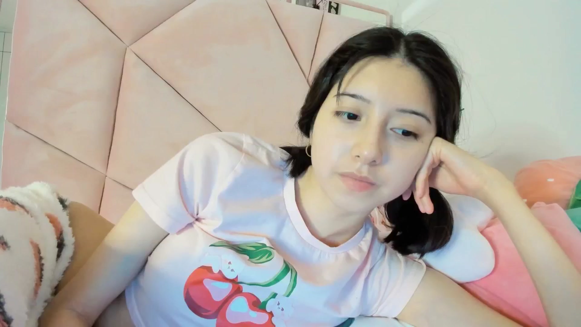 Gallery image thumbnail from Cherrycute666's myfreecams stream on, 12/27/2024, 11:00 image 6 of 20