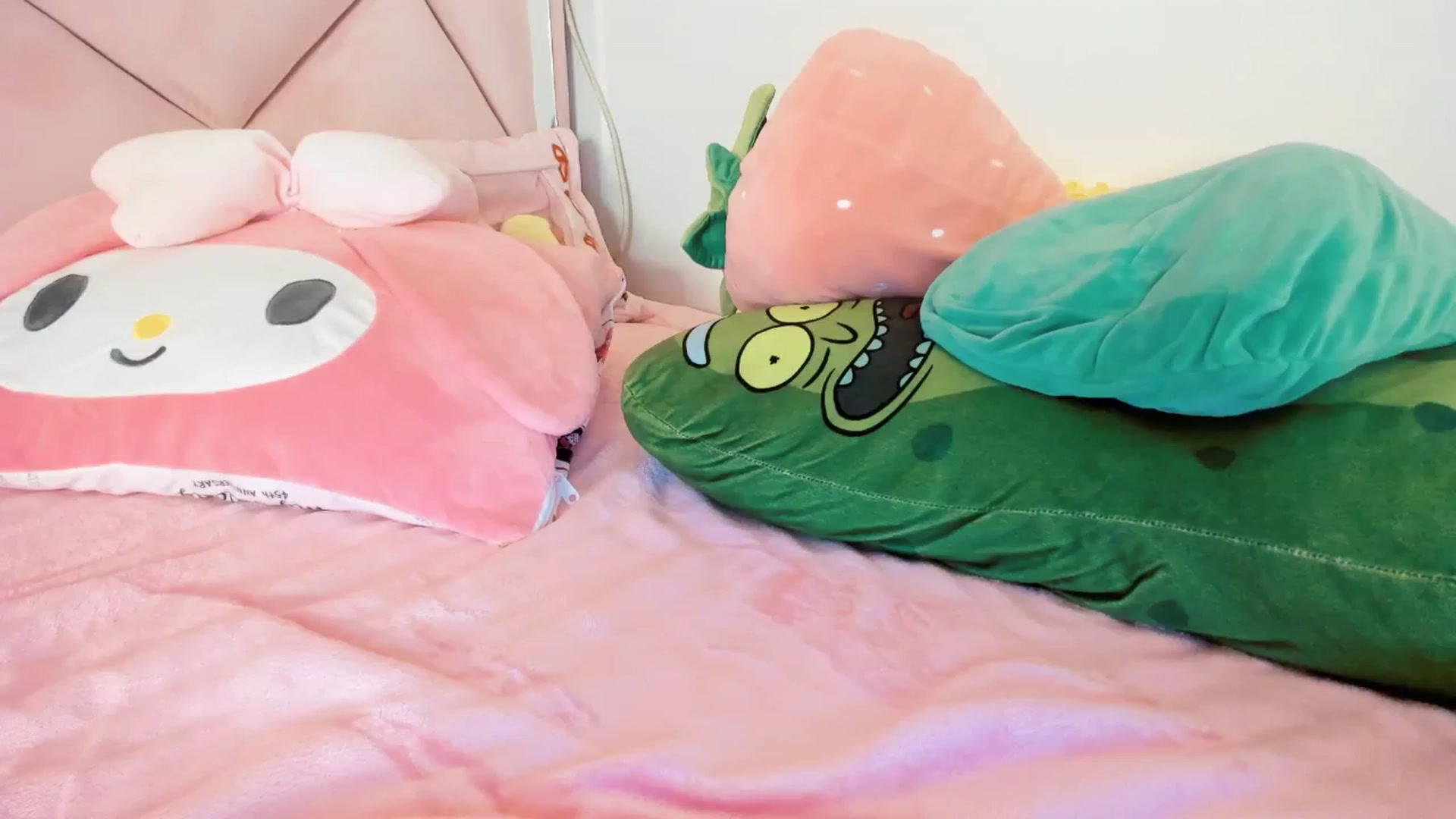 Gallery image thumbnail from Cherrycute666's myfreecams stream on, 12/27/2024, 11:00 image 16 of 20