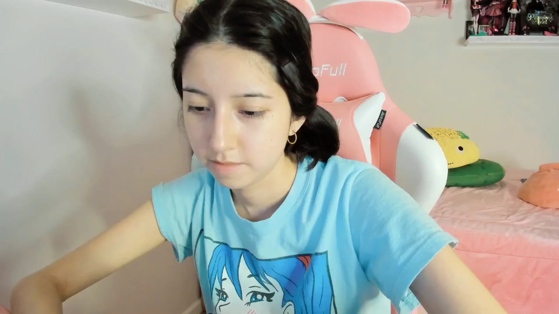 Gallery image thumbnail from Cherrycute666's myfreecams stream on, 12/28/2024, 01:35 image 5 of 20