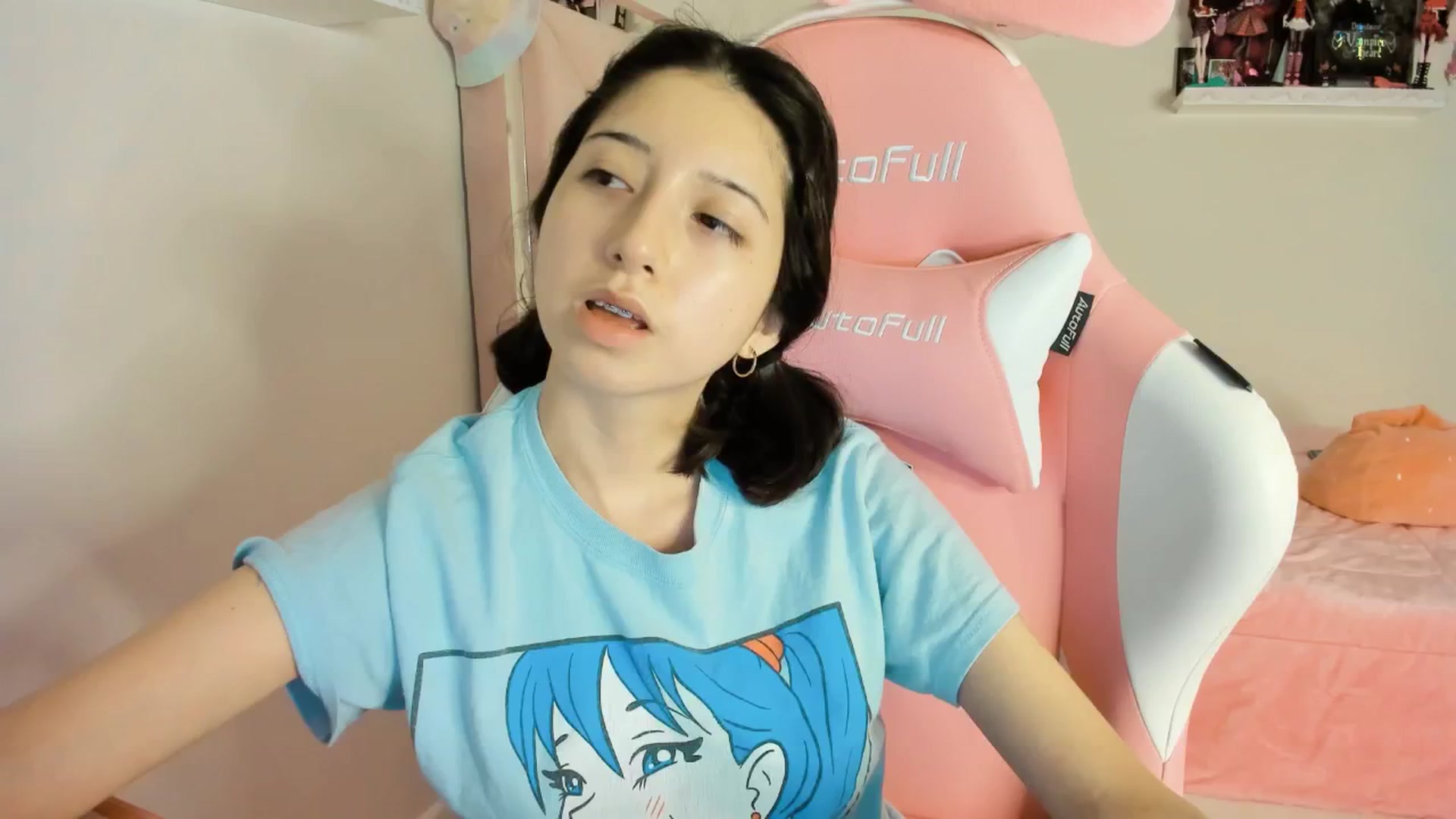 Gallery image thumbnail from Cherrycute666's myfreecams stream on, 12/28/2024, 01:35 image 17 of 20